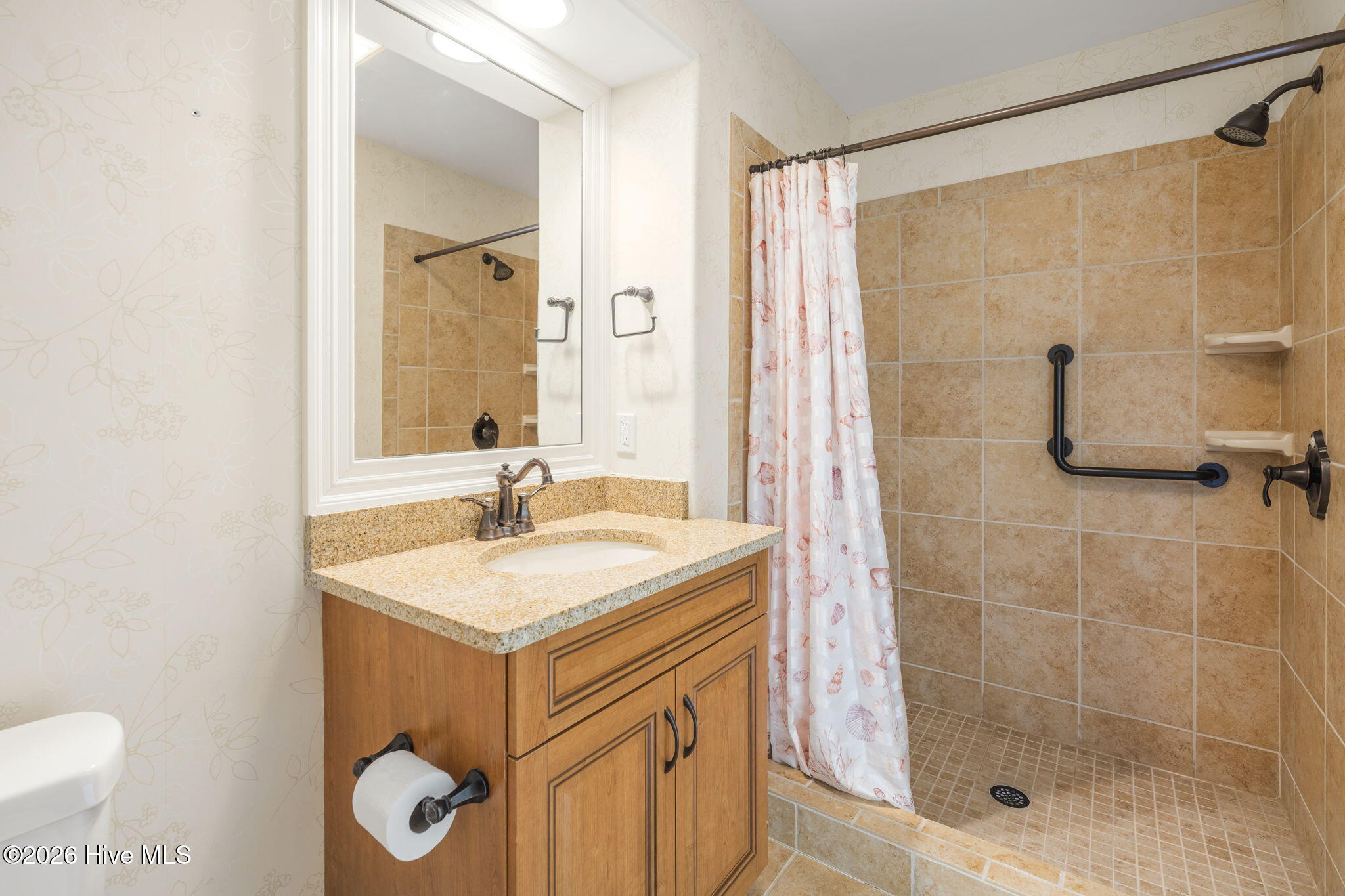 100568183 | Photo 38