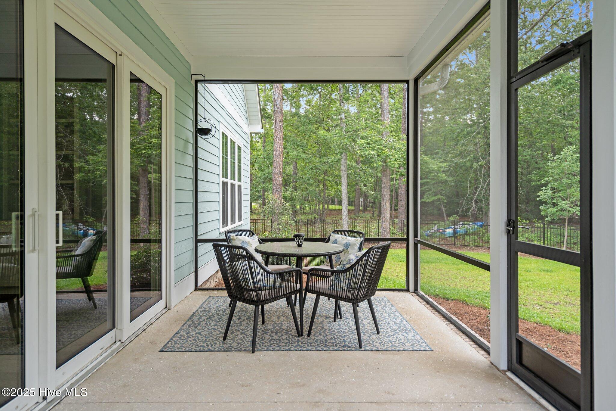 100564627 | Photo 47