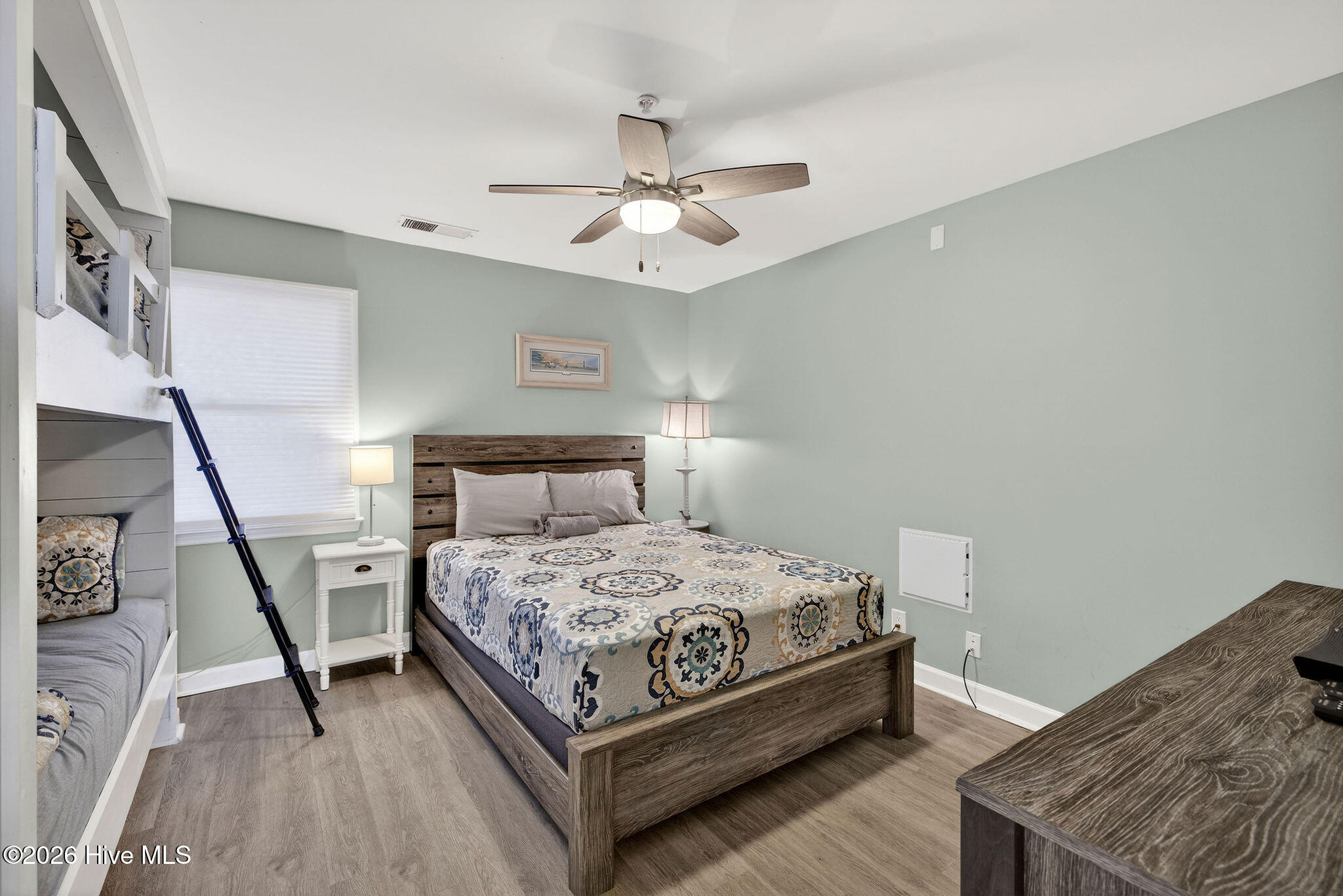 100549929 | Photo 22