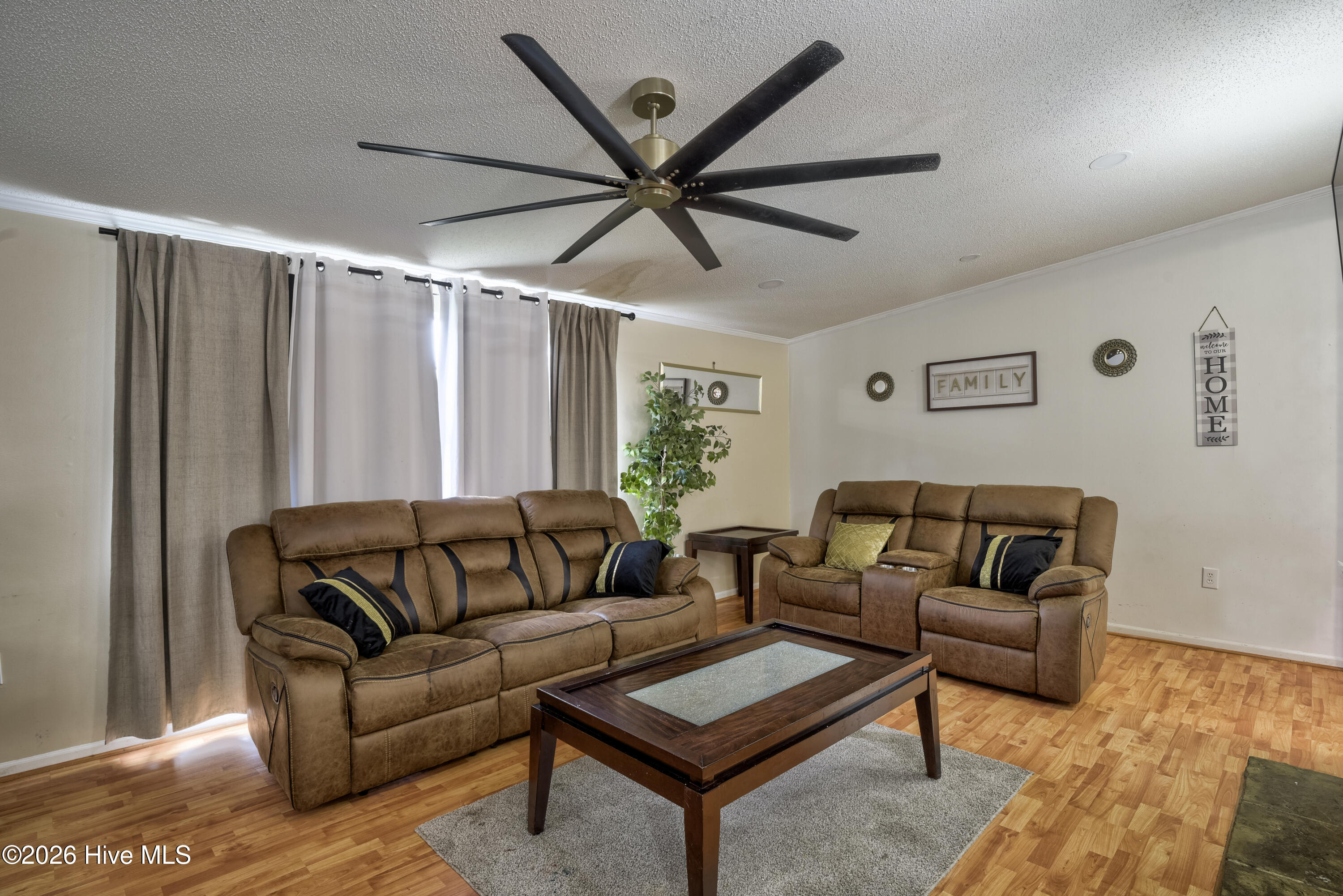 100566927 | Photo 15