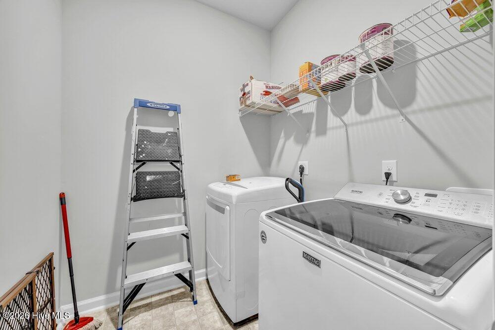 100569787 | Photo 24