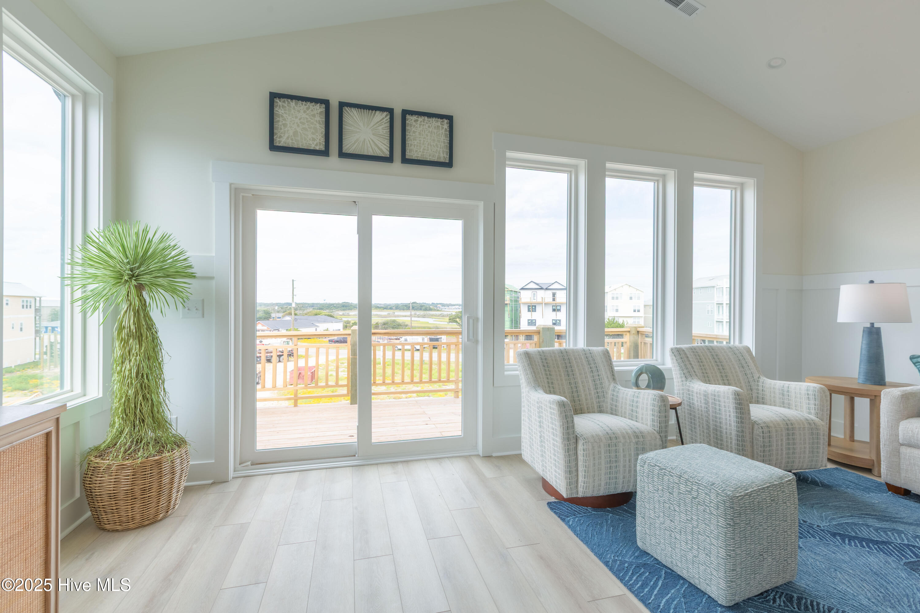 100545924 | Photo 19