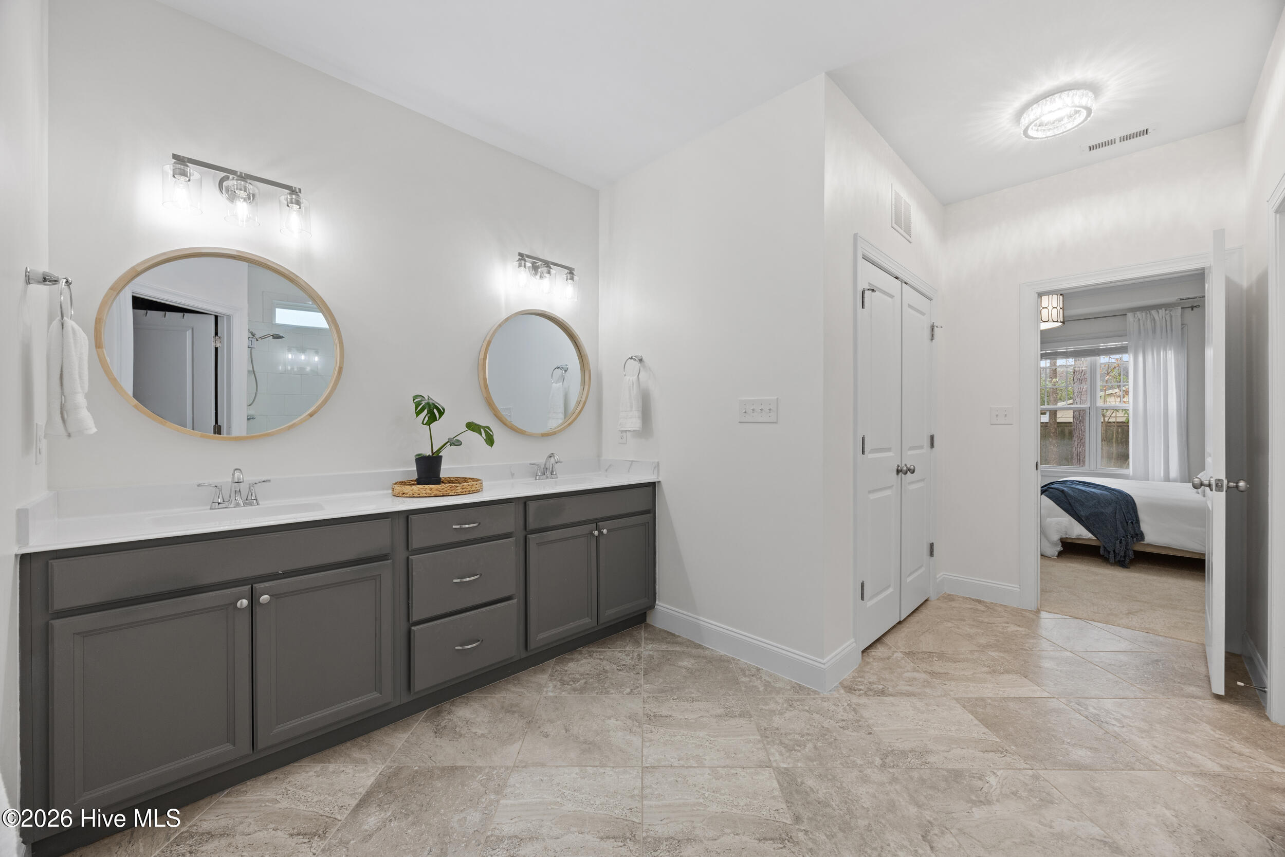 100554590 | Photo 22