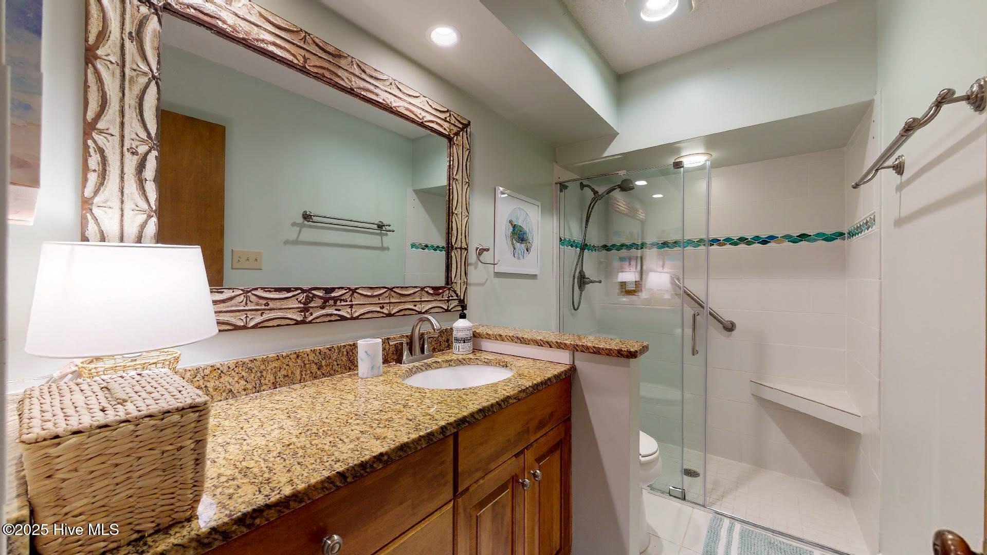 100542695 | Photo 15