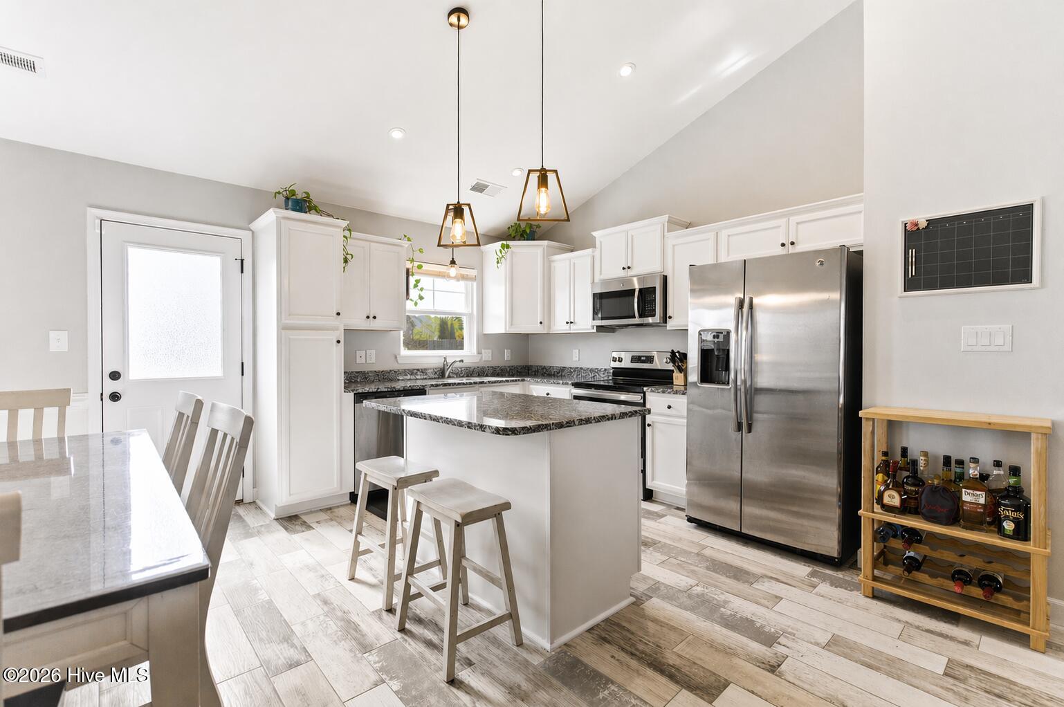 100568951 | Photo 17