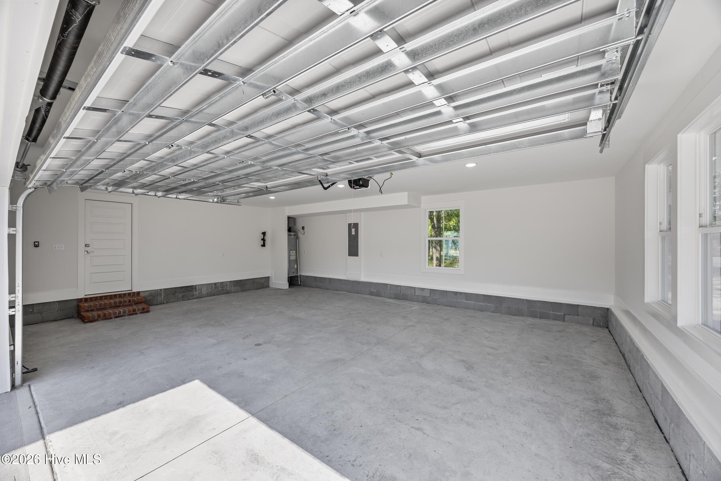 100554696 | Photo 43