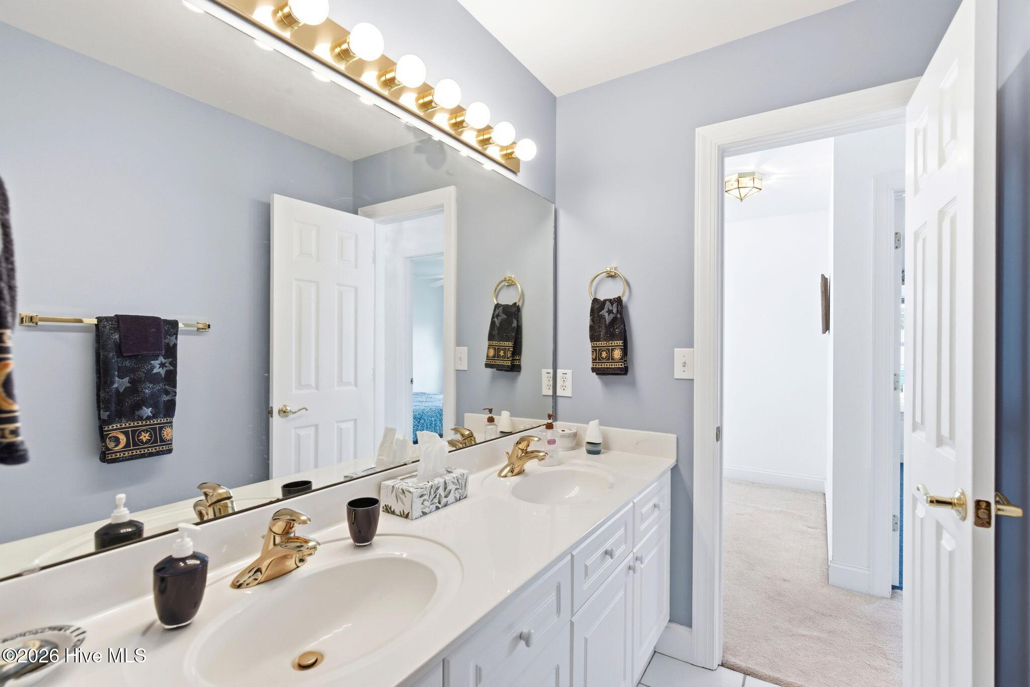 100564291 | Photo 49