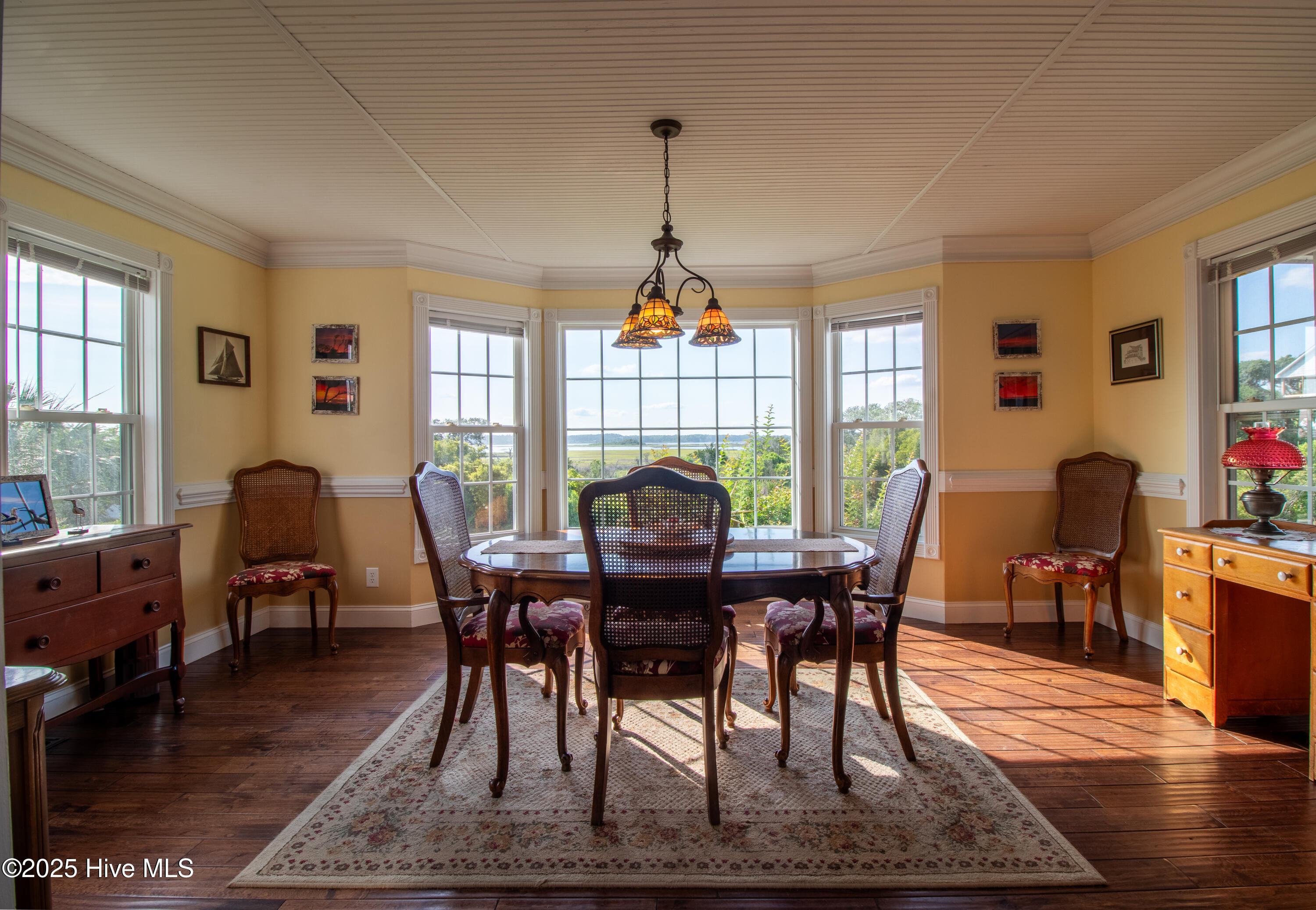 100535600 | Photo 25