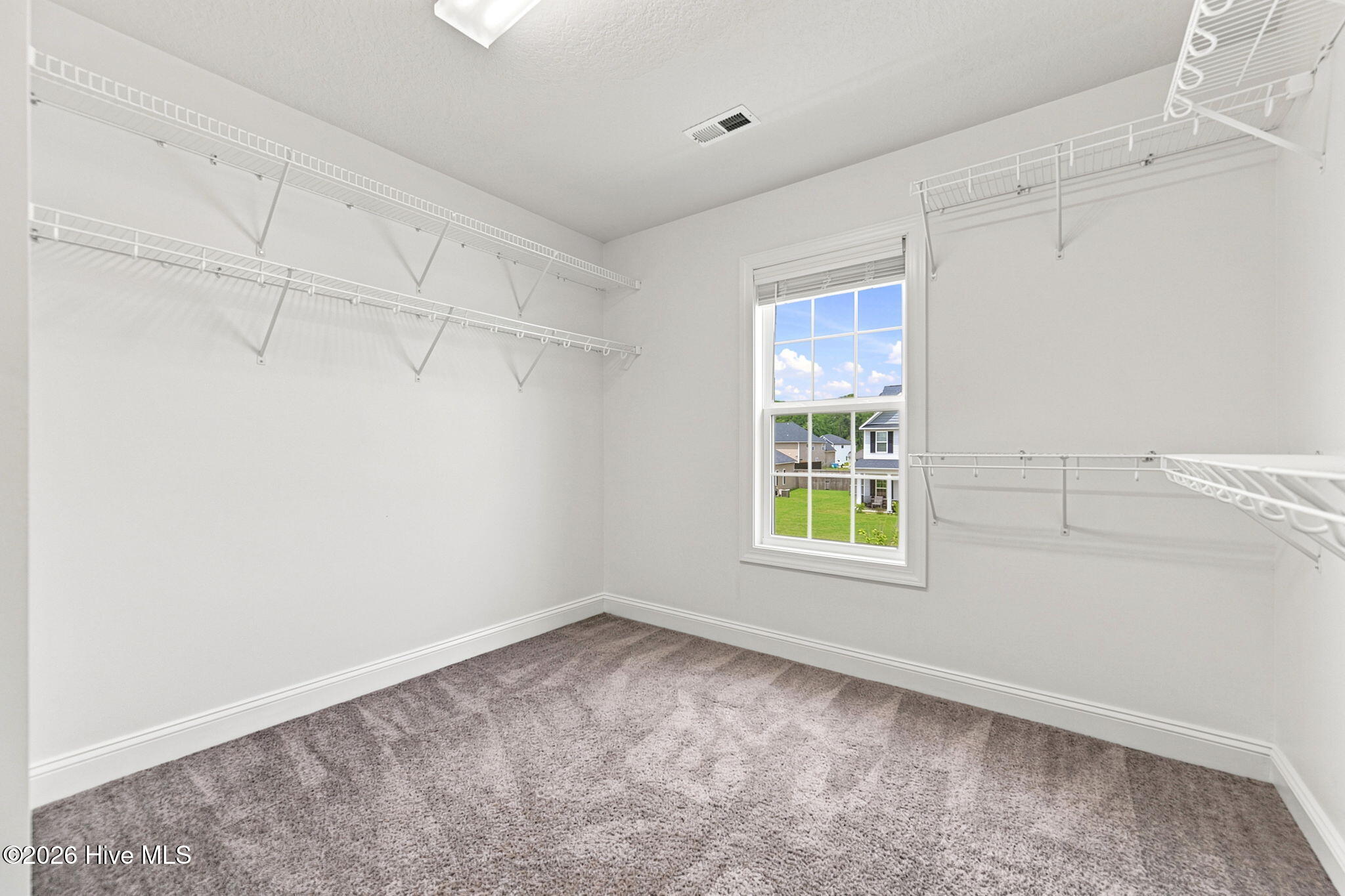 100590692 | Photo 31