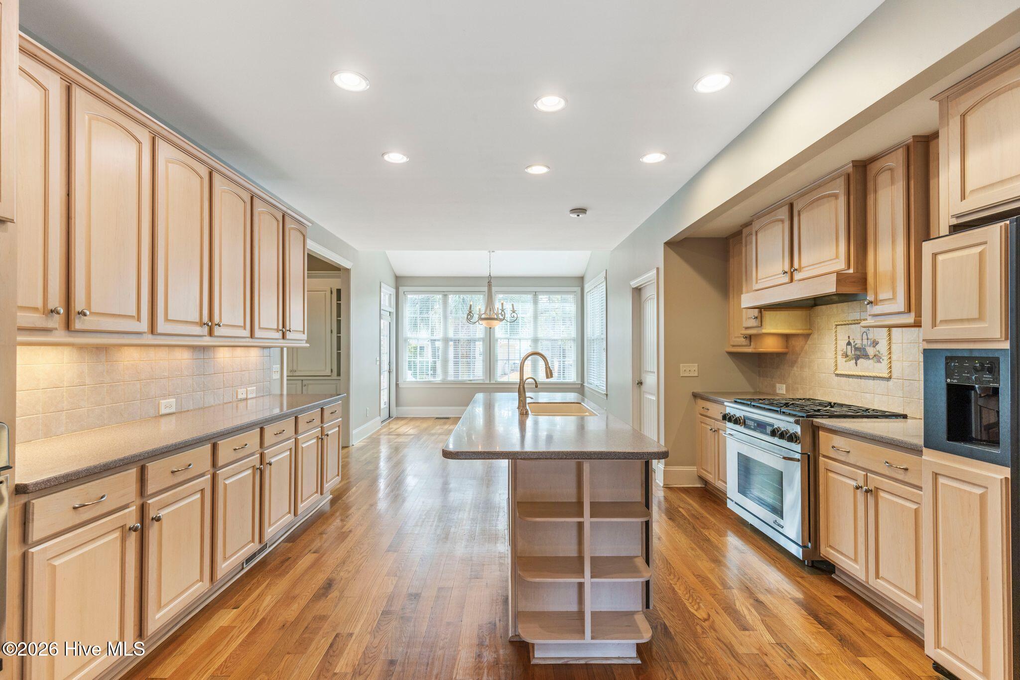 100553307 | Photo 22