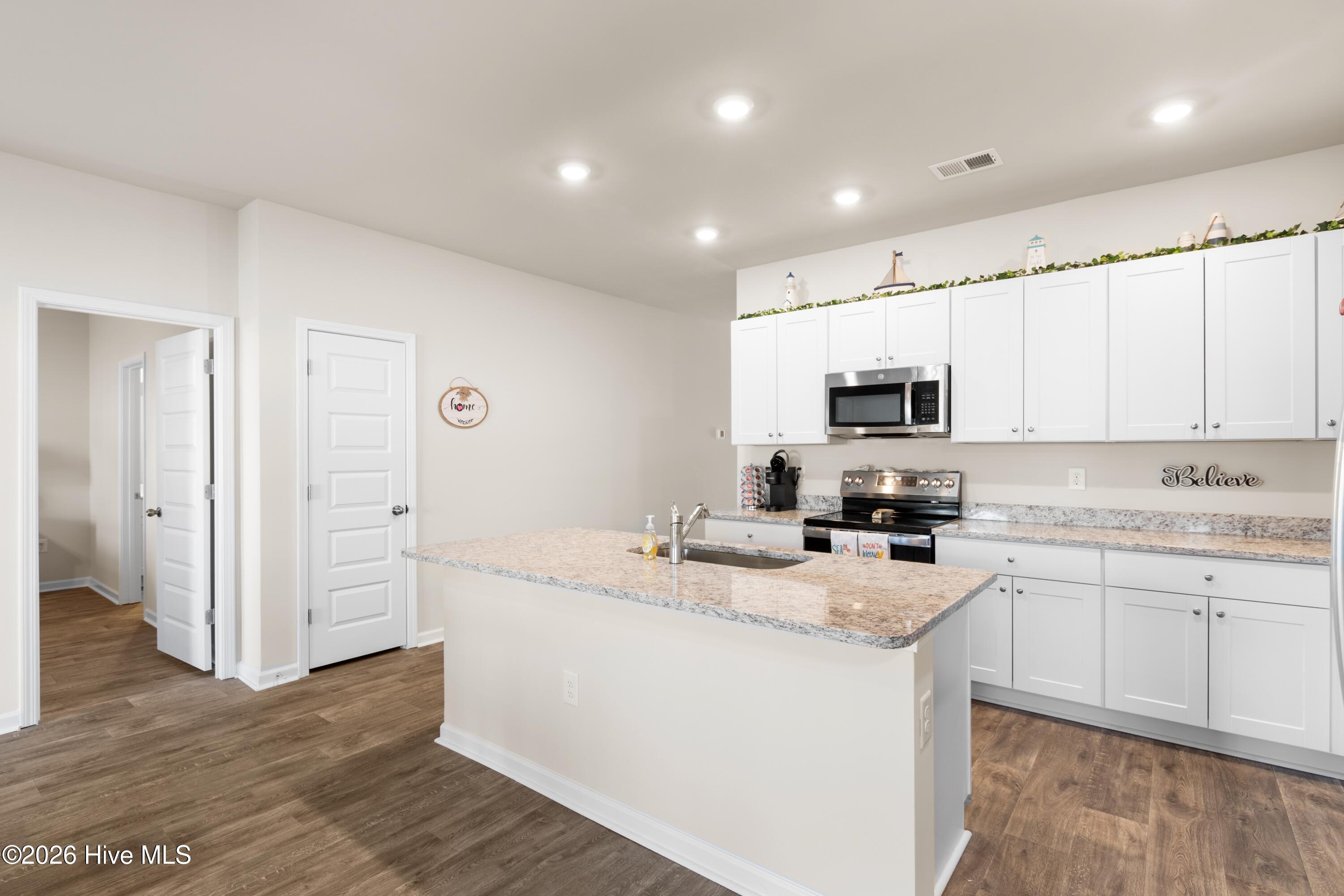 100547205 | Photo 11