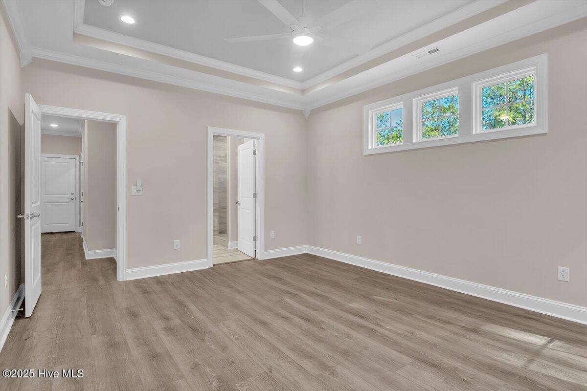 100532823 | Photo 33