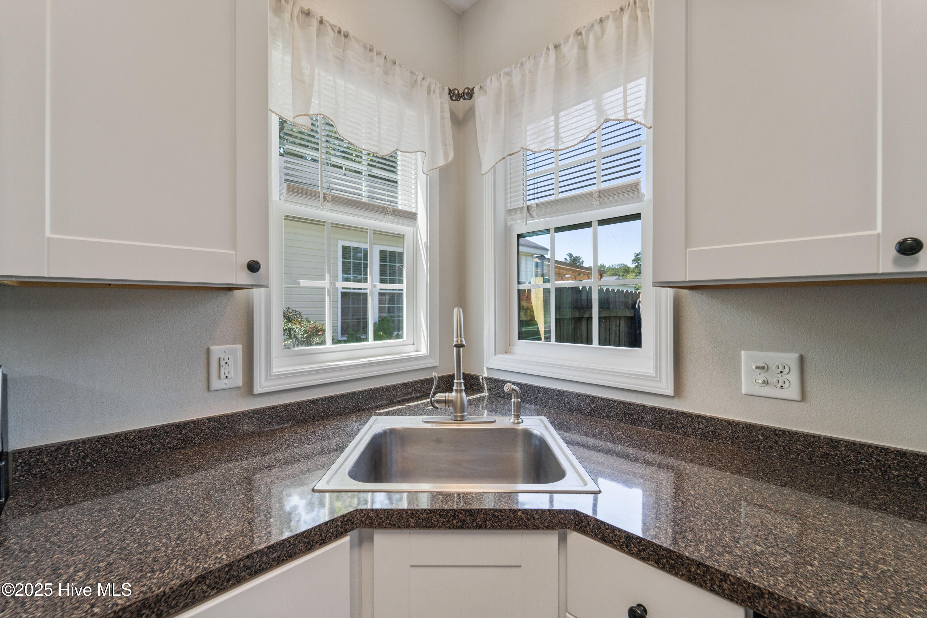 100529060 | Photo 21