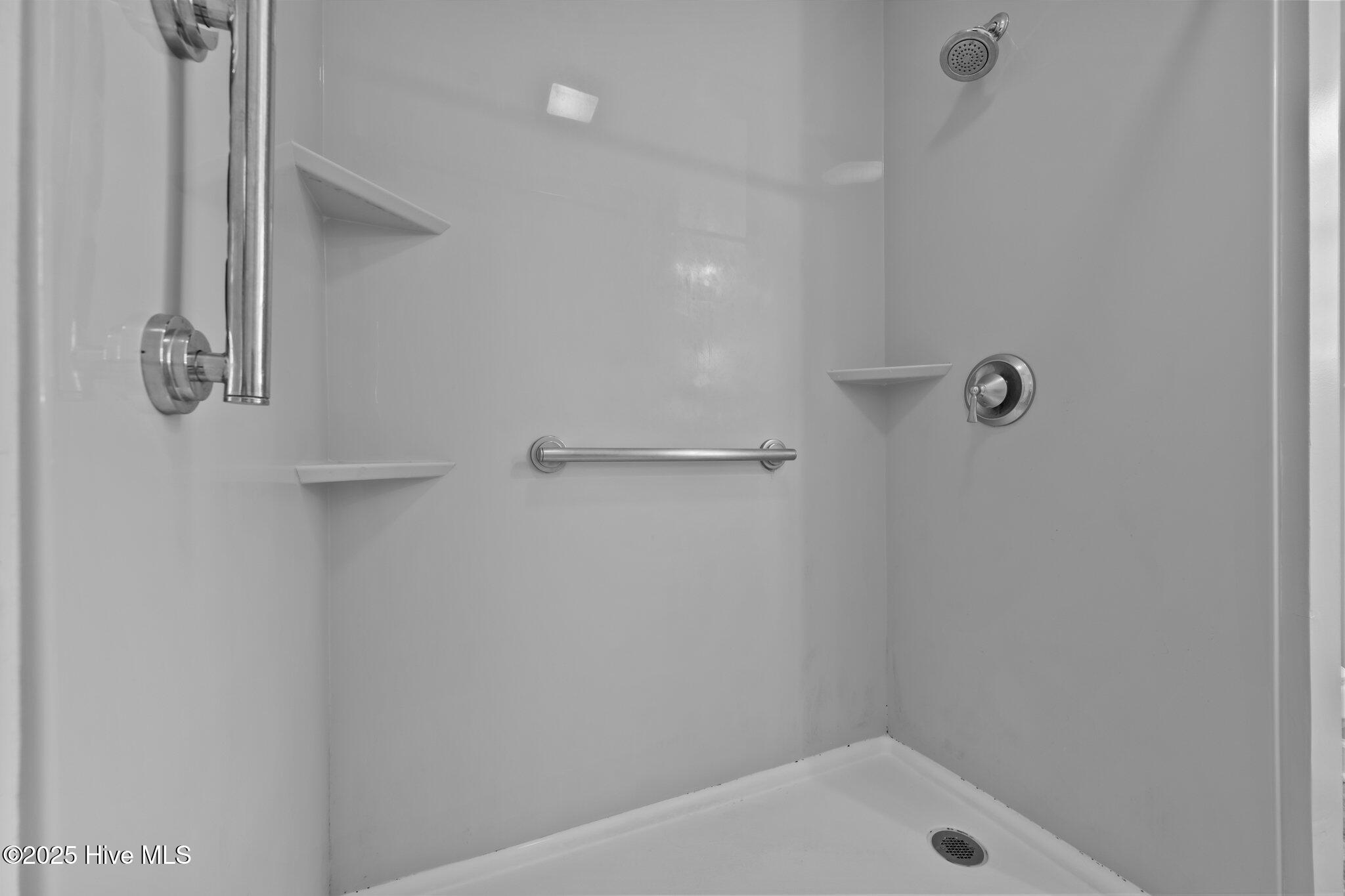 102 Mercer Road, Jacksonville, NC 28546 – photo 13: 33-web-or-mls-_RAD0108
