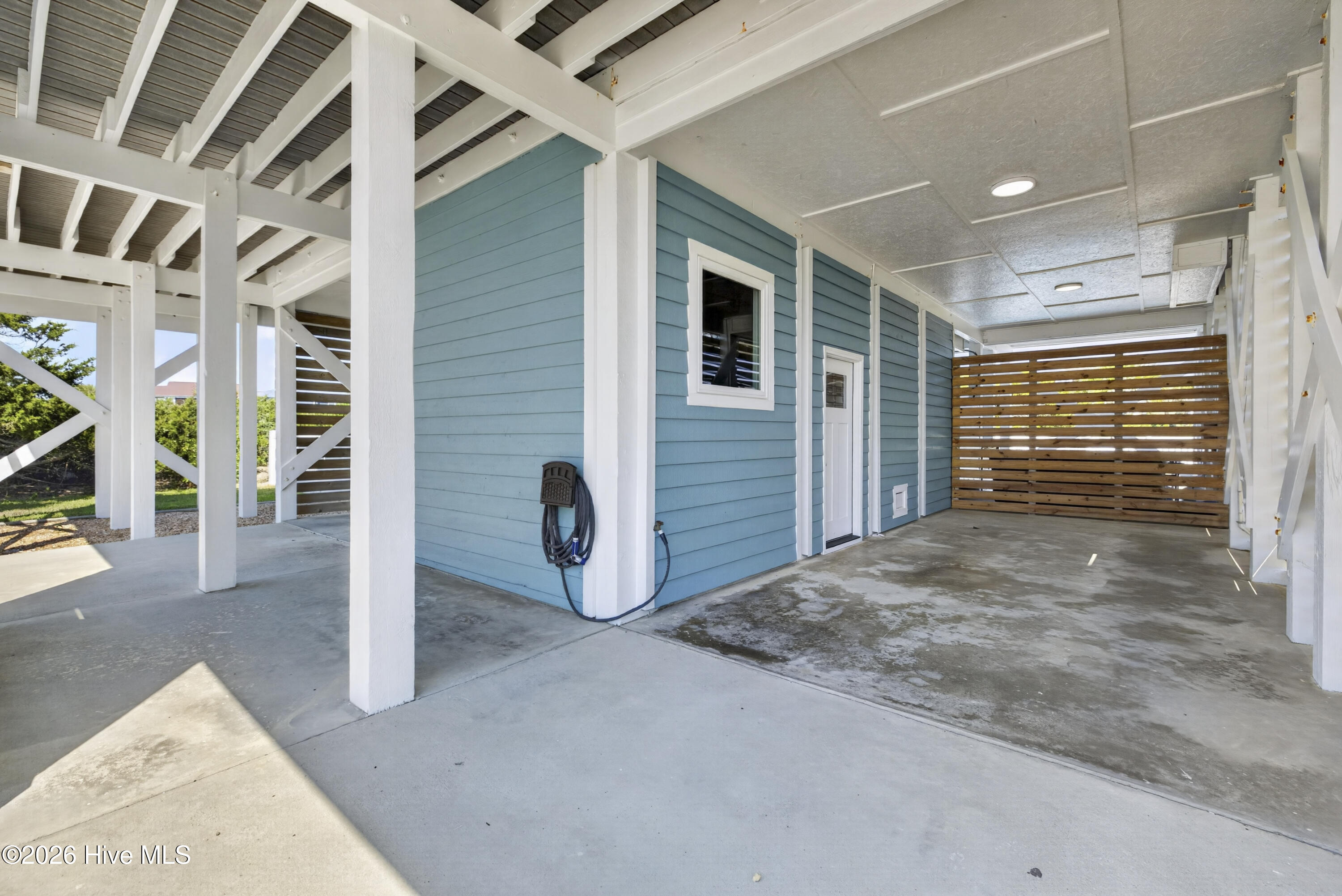 100568247 | Photo 71