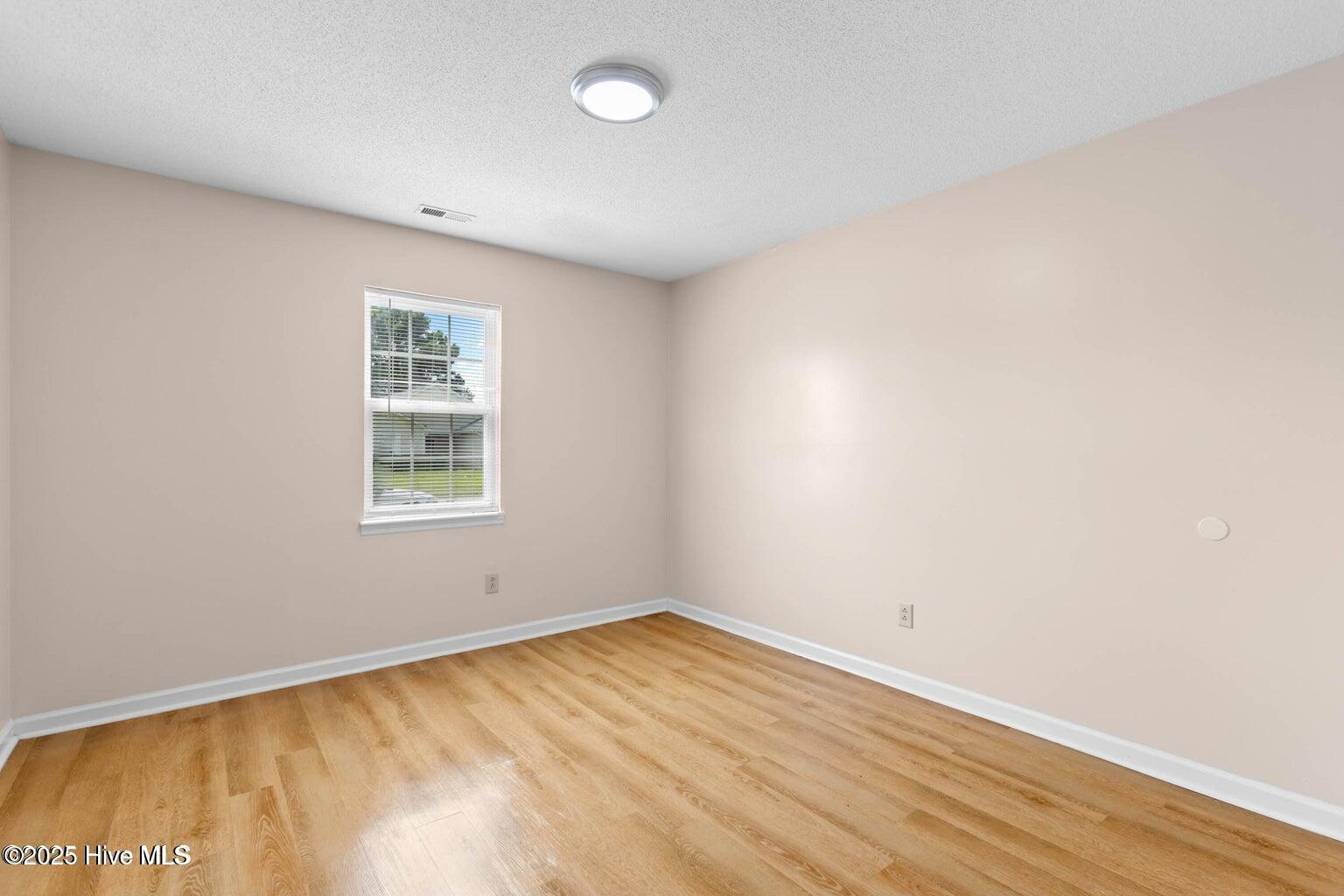 100545292 | Photo 14