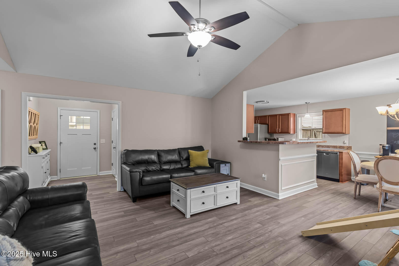 100541286 | Photo 10