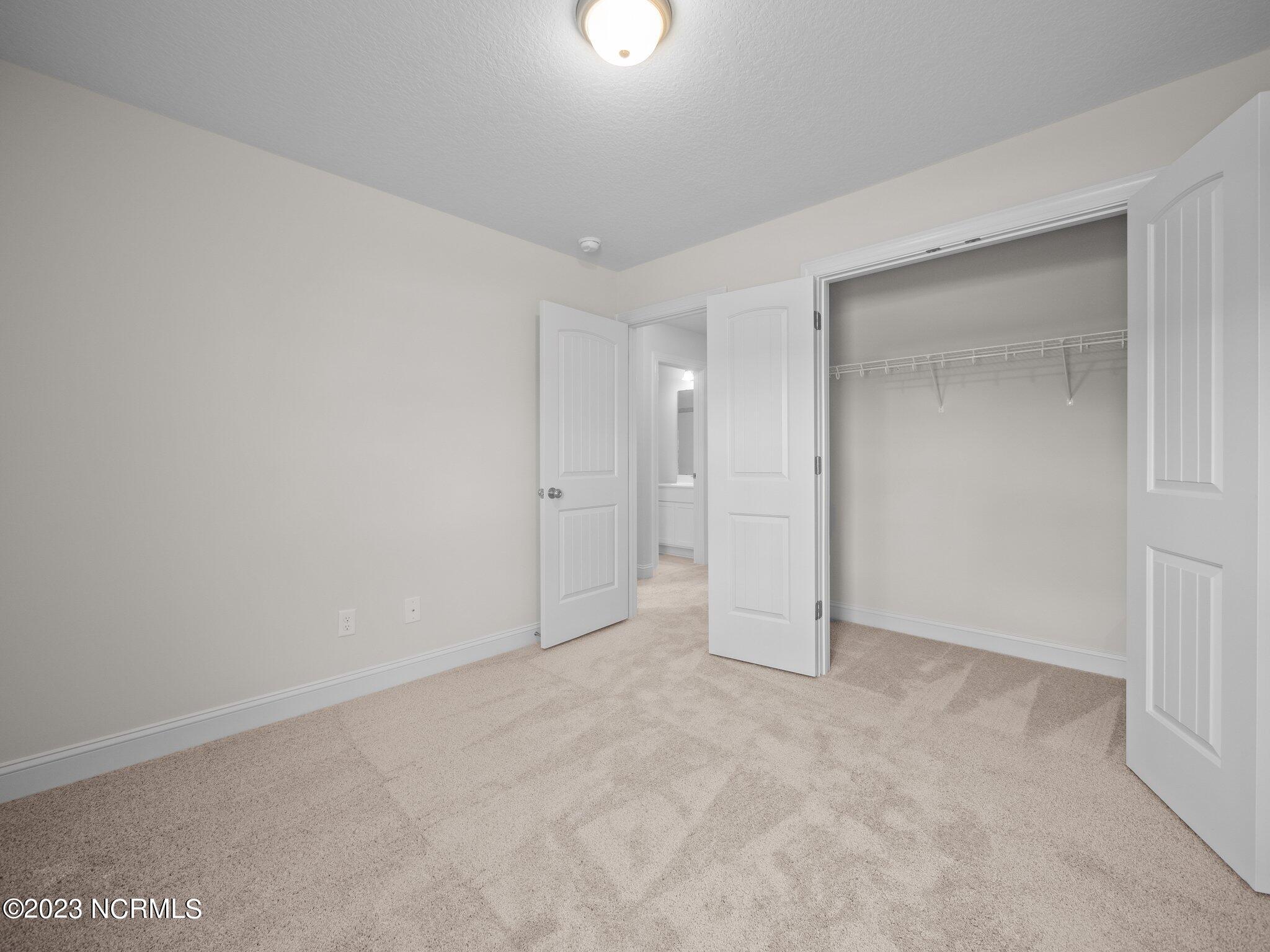 100570628 | Photo 14