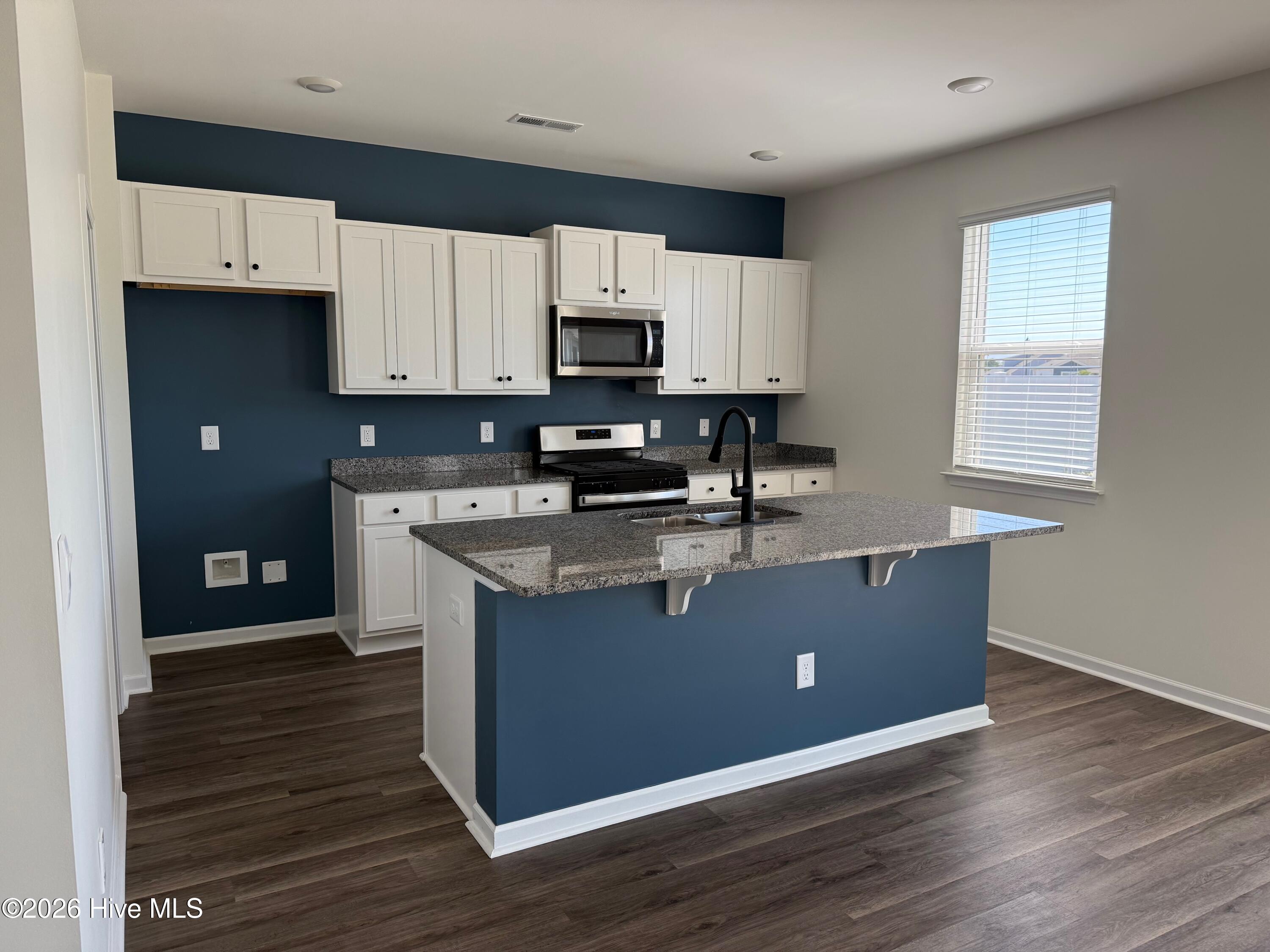 100545719 | Photo 11