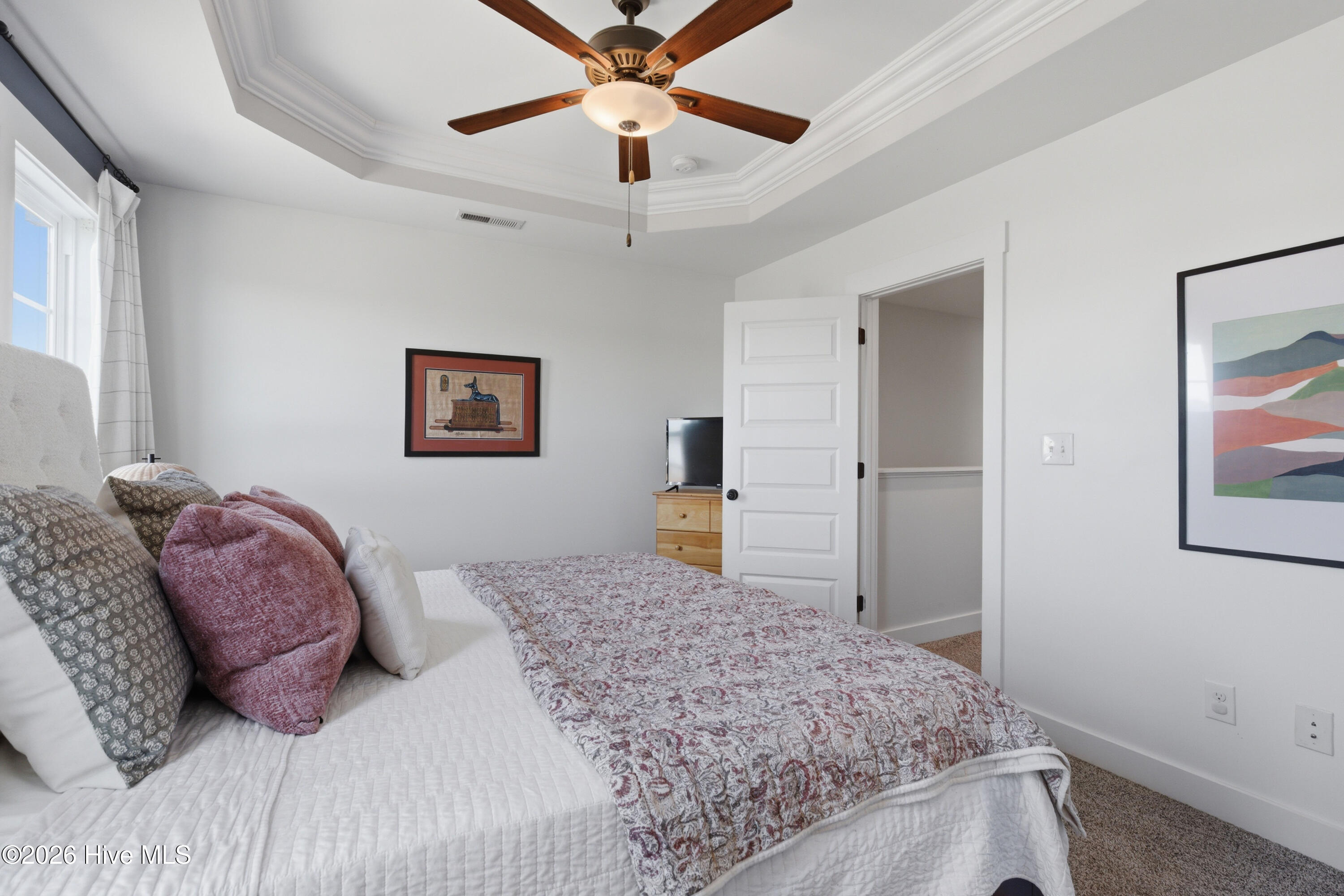 100562643 | Photo 24