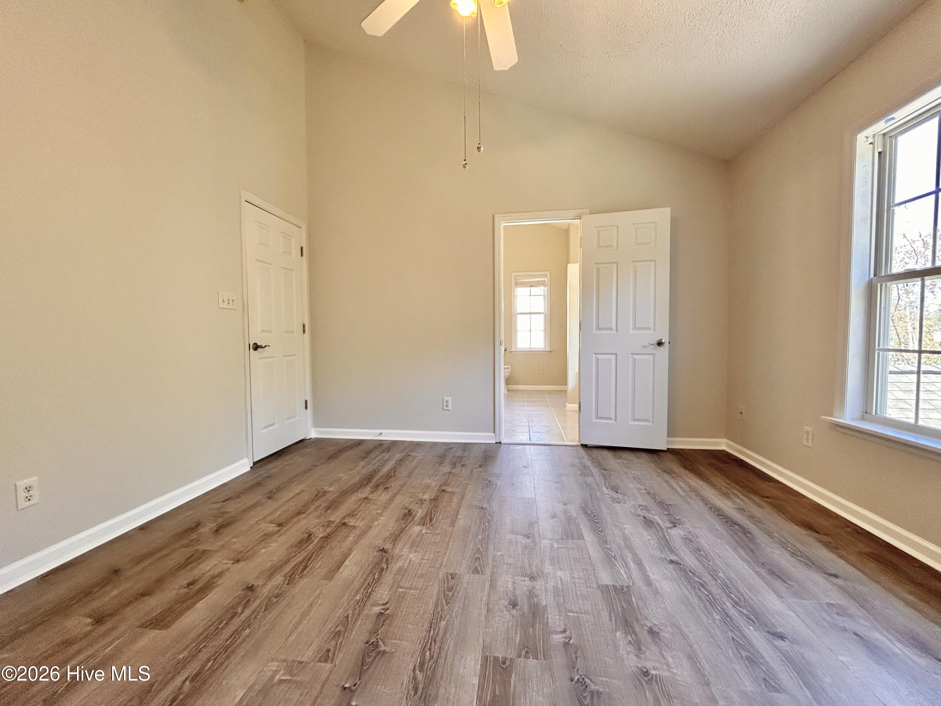 100564341 | Photo 25