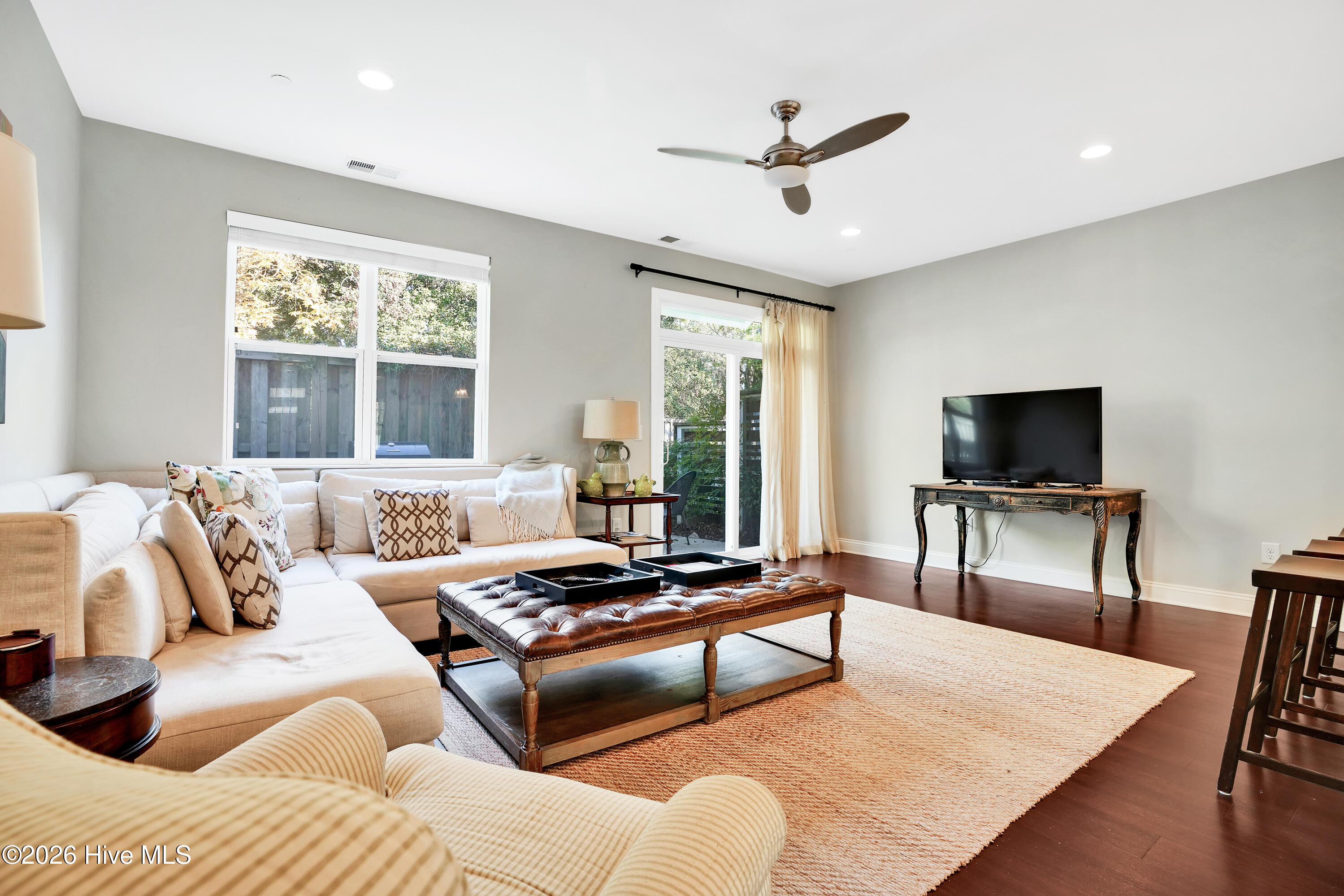 100567789 | Photo 22