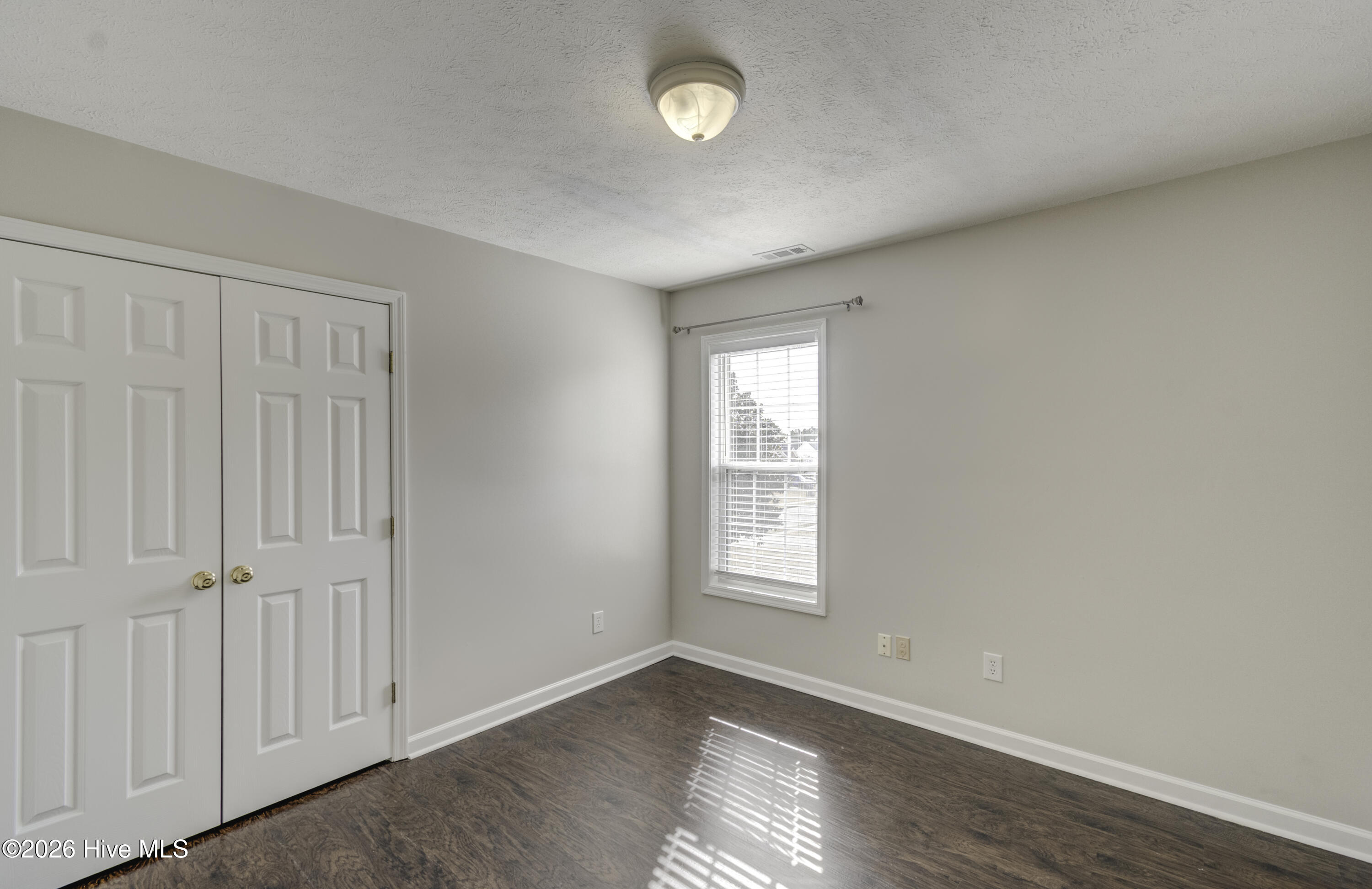 100549263 | Photo 53