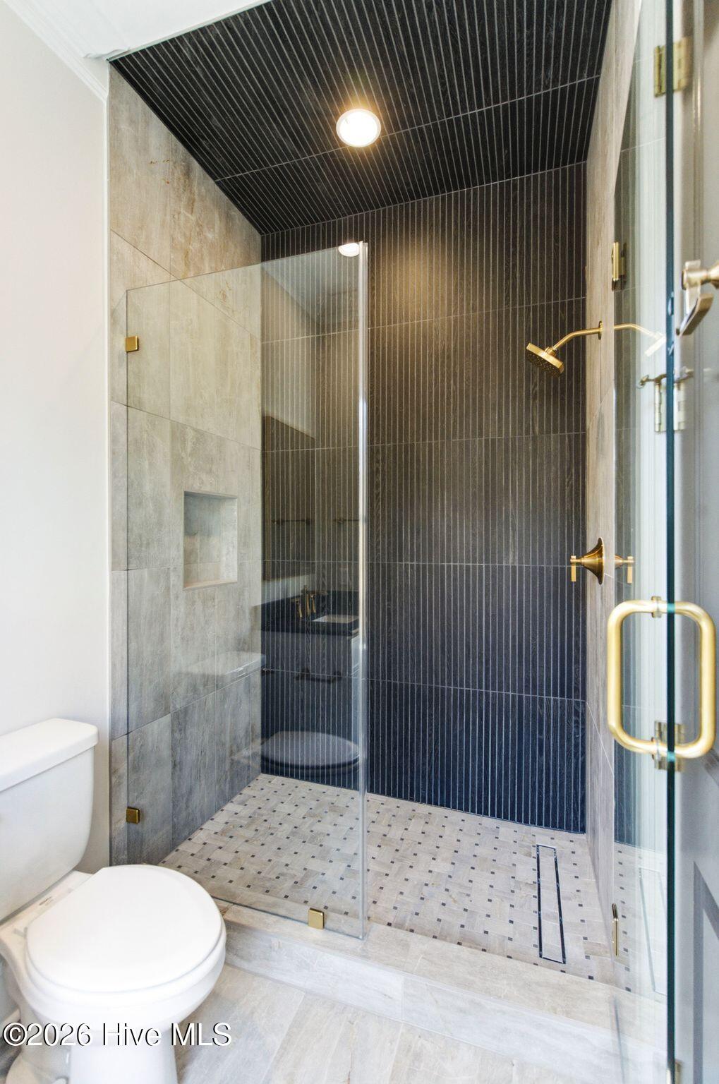 100570119 | Photo 55