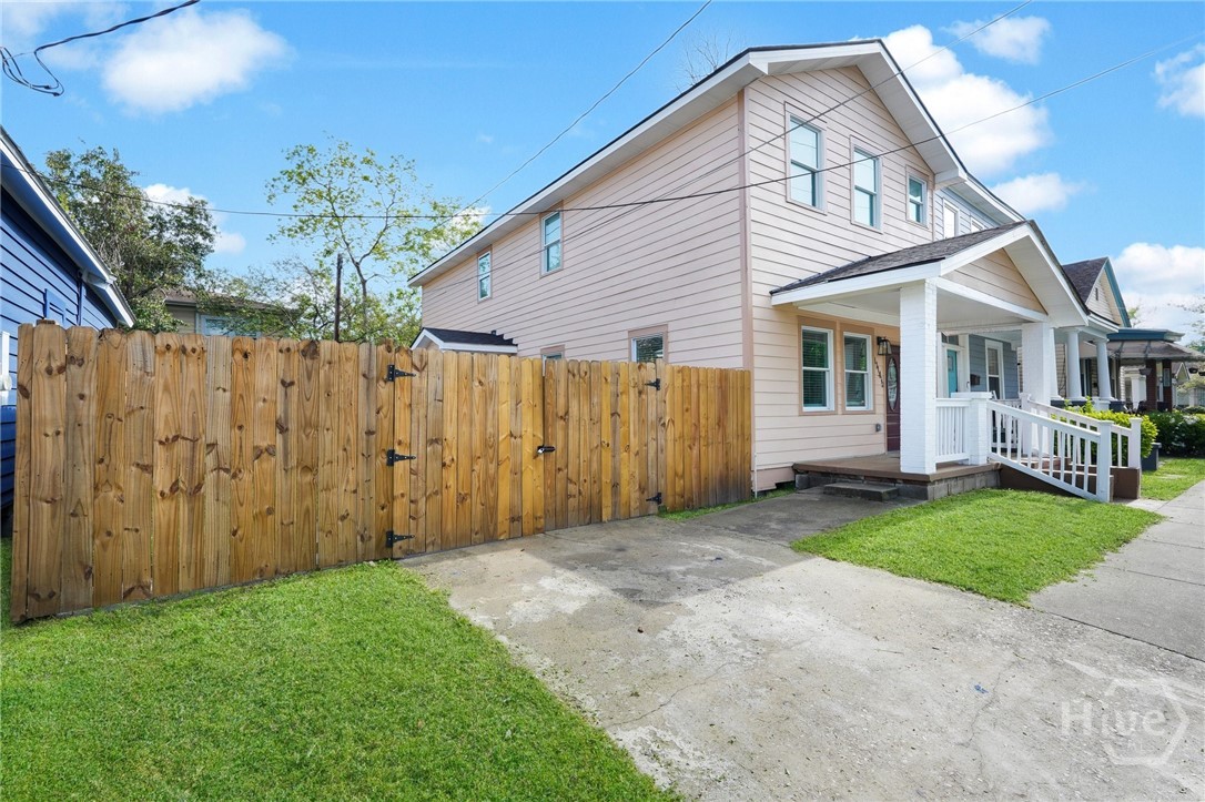 3rd image of 1114 1/2 E Bolton St, Savannah, GA 31404 | MLS# SA363358