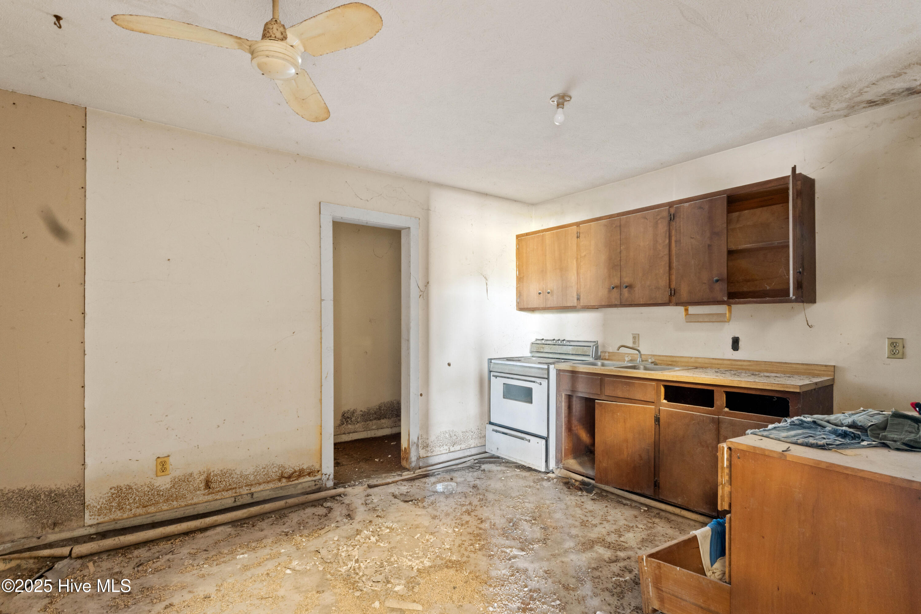 211 S Canal Street, Whiteville, NC, 28472