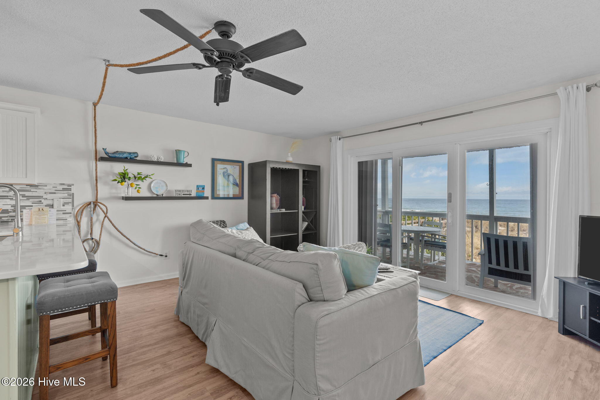 100549615 | Photo 17