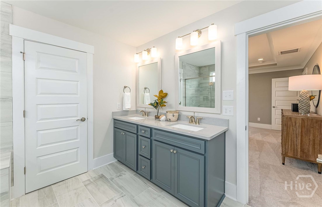 Pictures, photographs, colors, features, and sizes are for illustration purposes only and will vary from the homes as built.