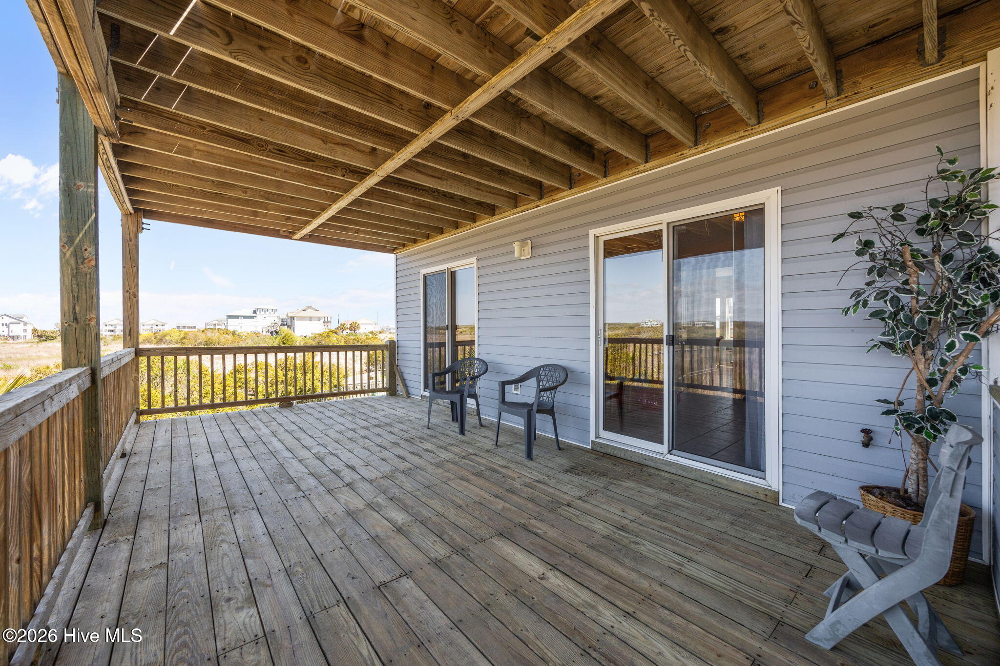 100564989 | Photo 28