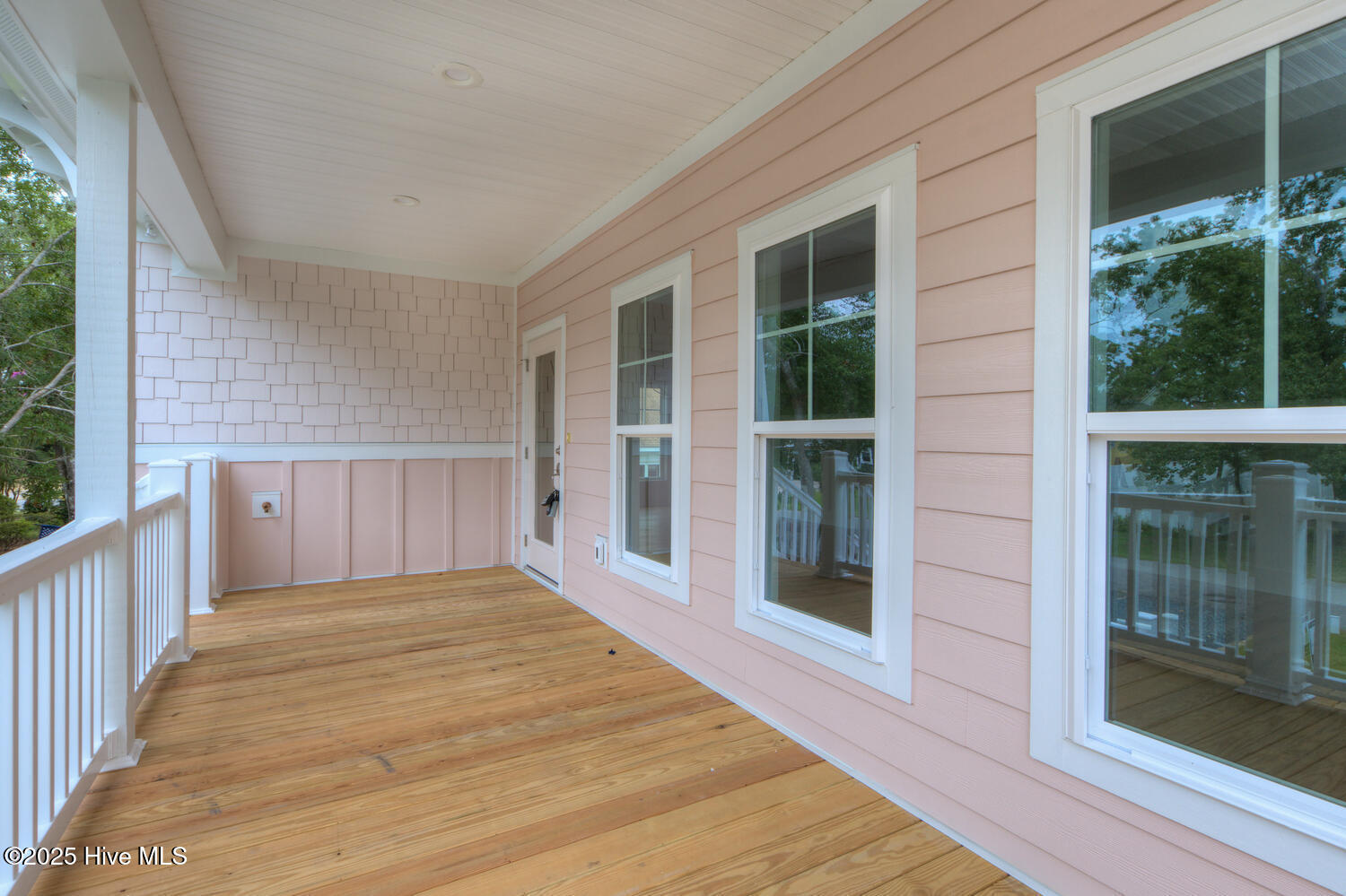 100502885 | Photo 30