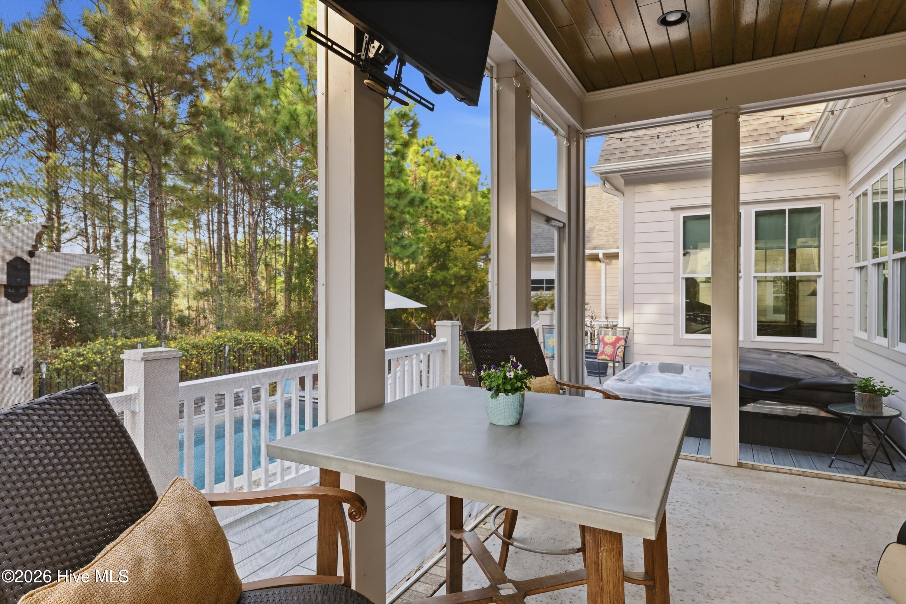 100560697 | Photo 17