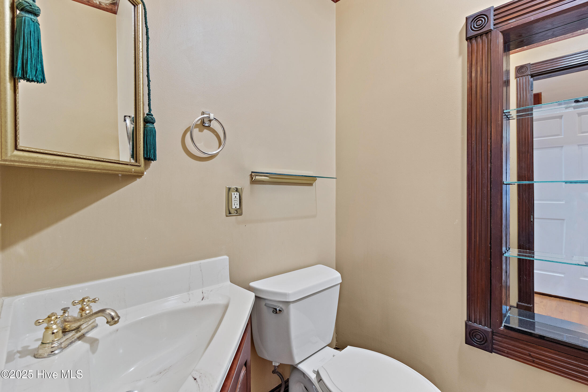 100531940 | Photo 25