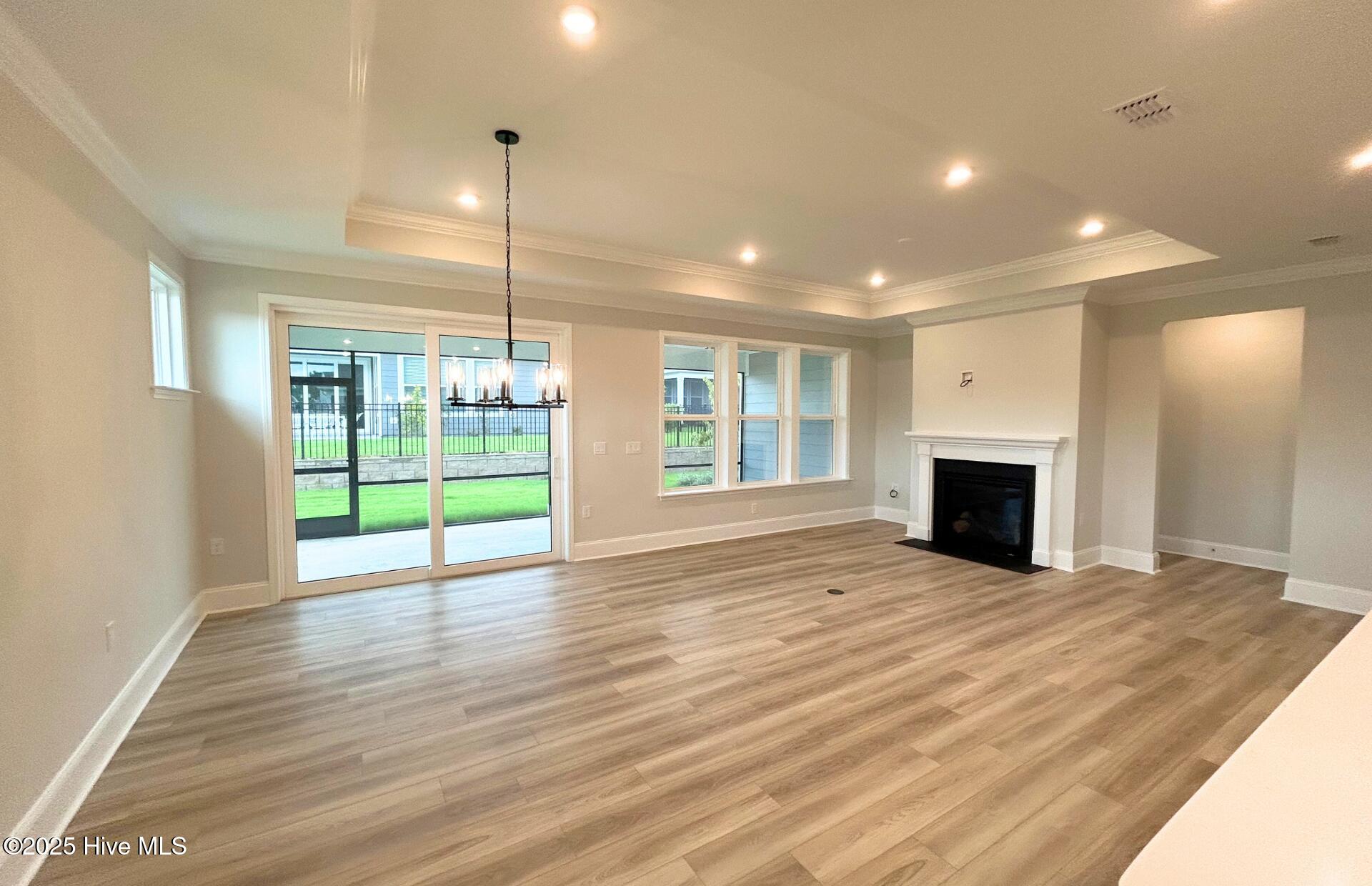 100502928 | Photo 11