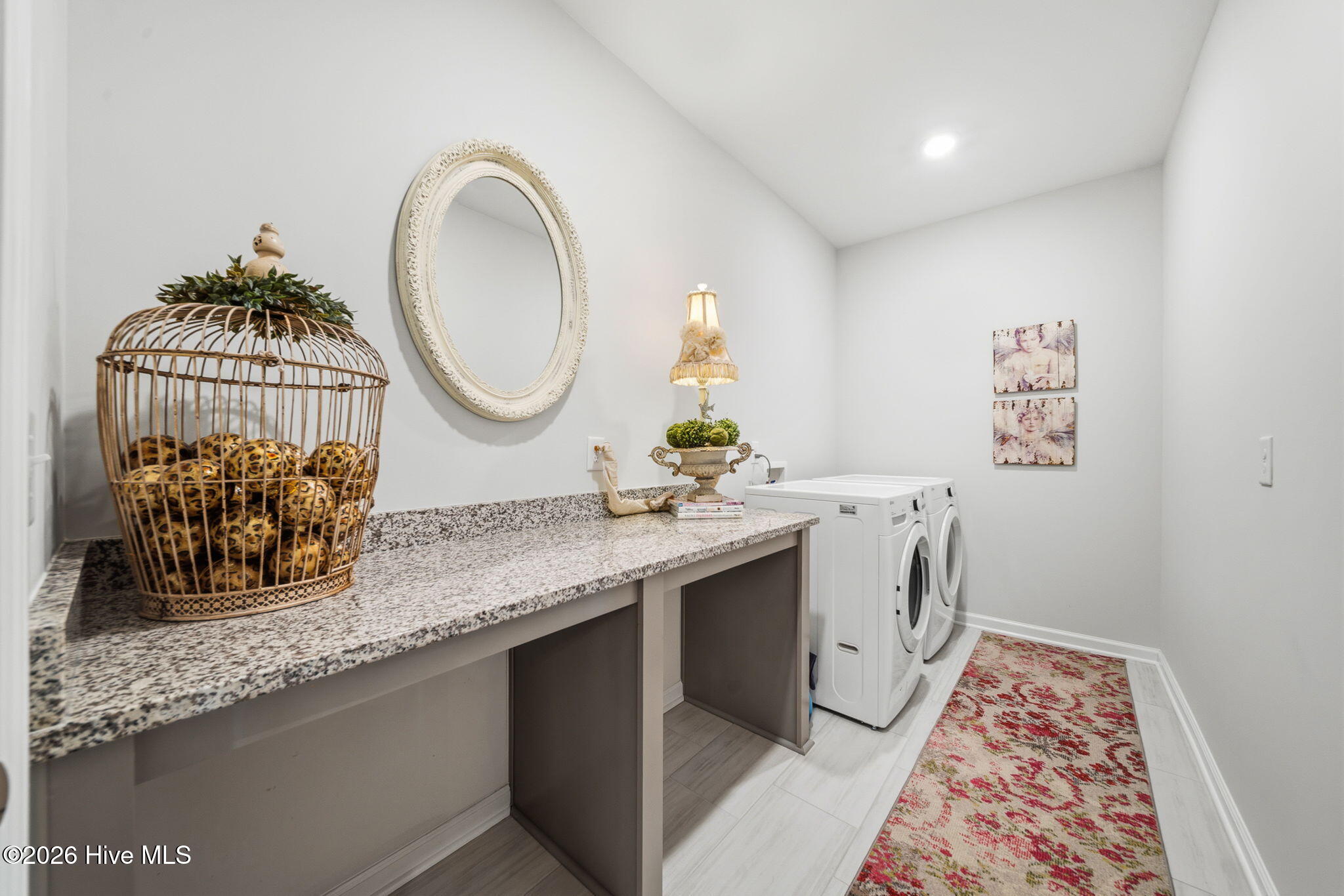 100568500 | Photo 43