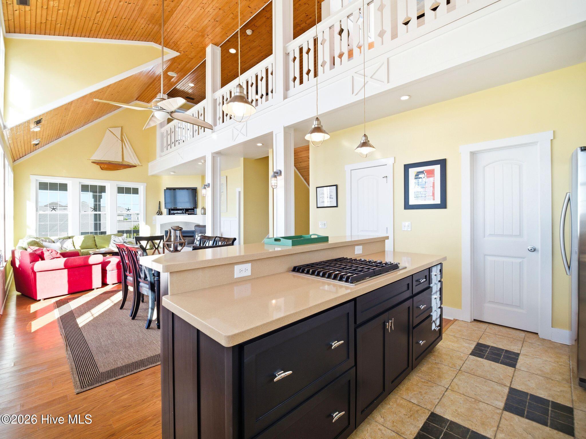 100569349 | Photo 56