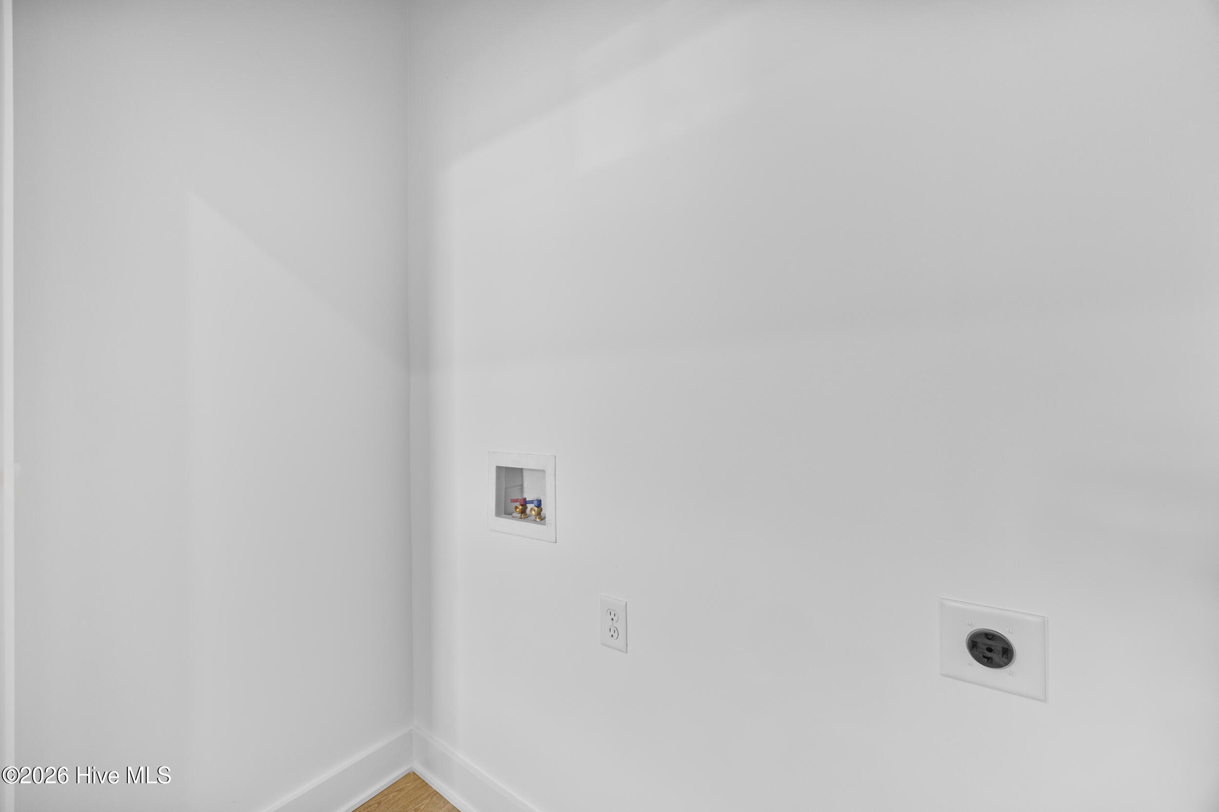 100569831 | Photo 16