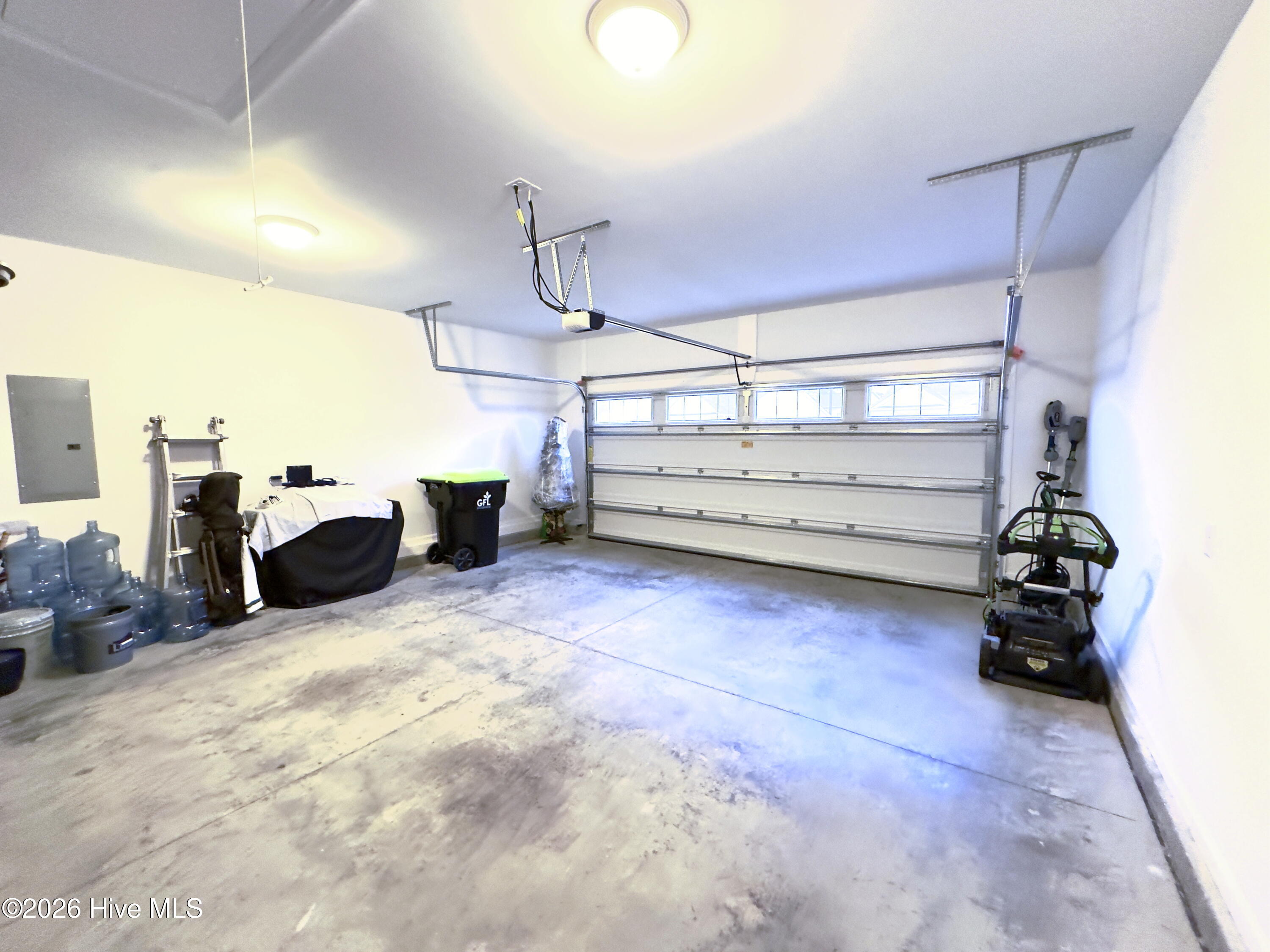 100548790 | Photo 34