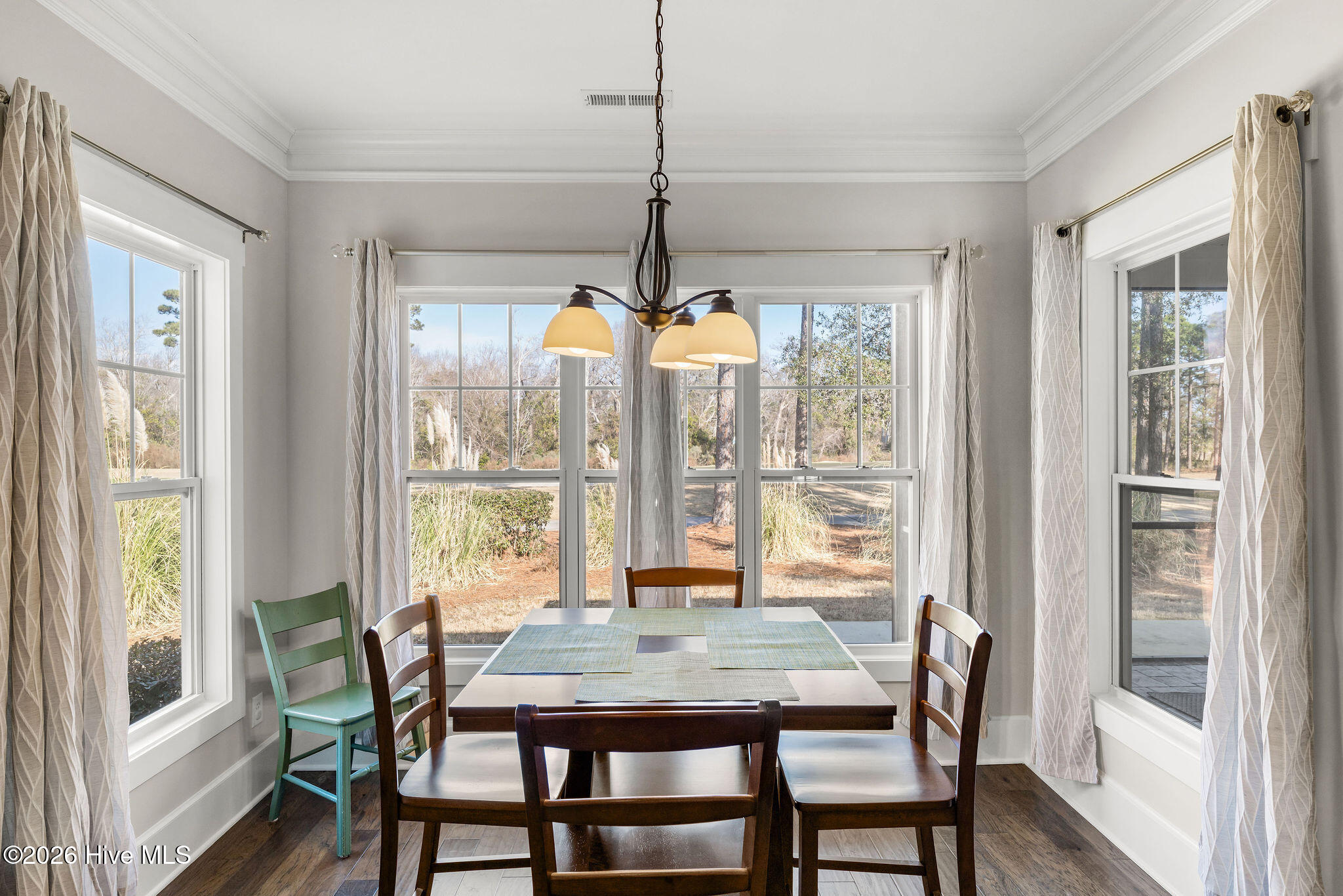 100548590 | Photo 37