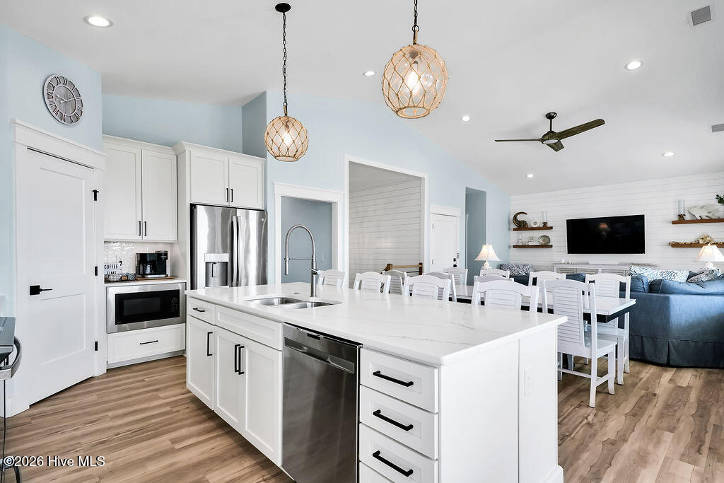 100560016 | Photo 32