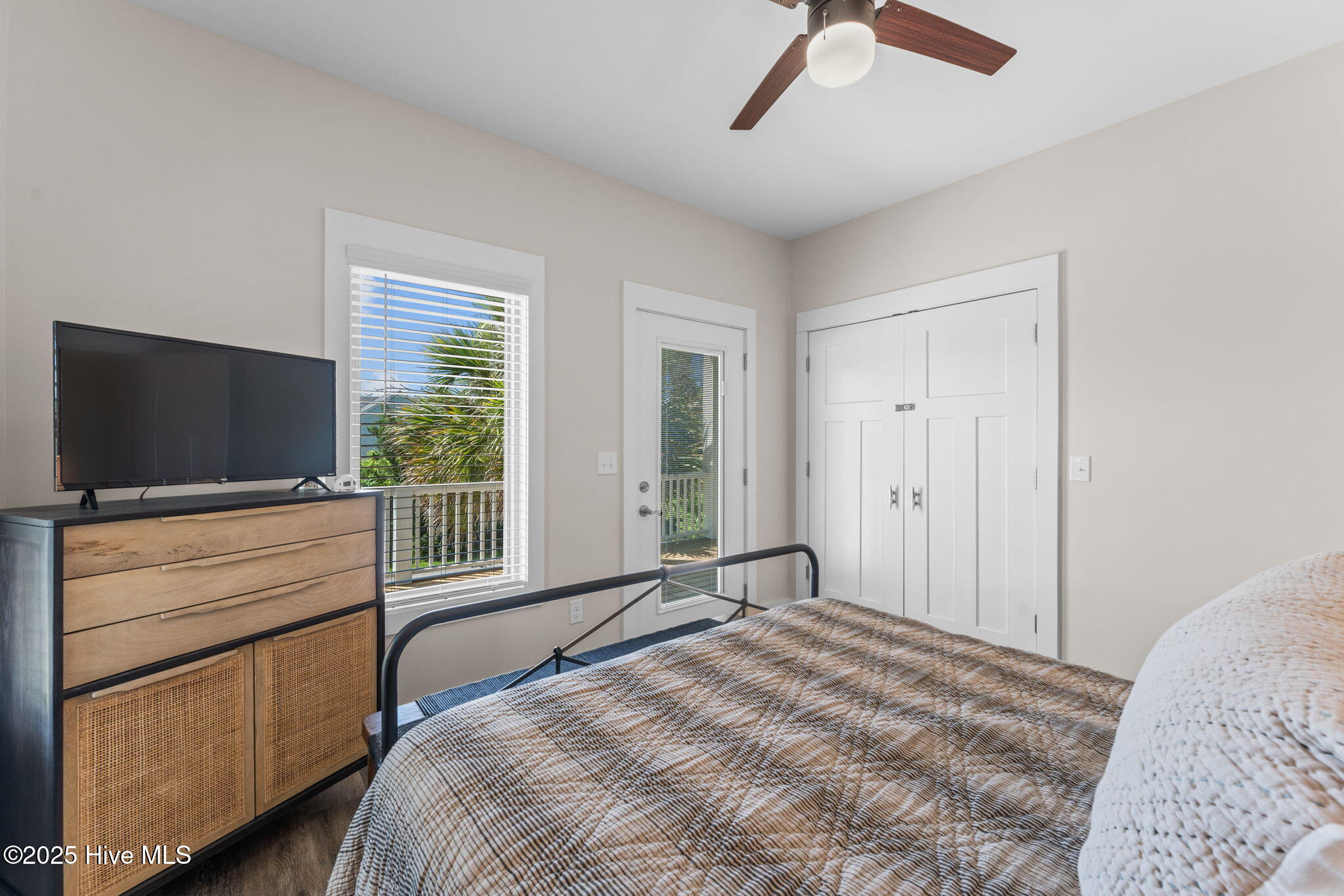 100514865 | Photo 43