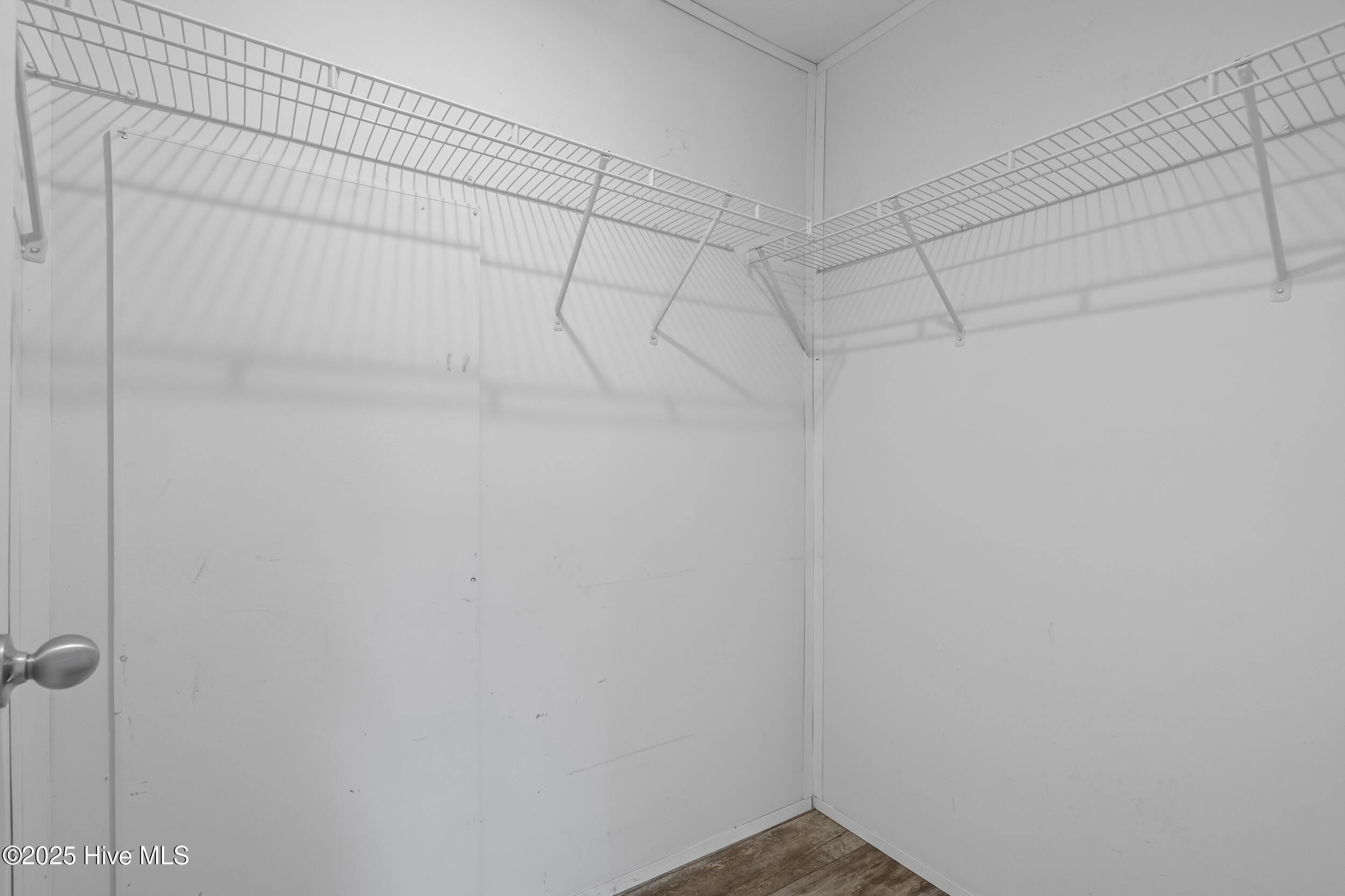 100510798 | Photo 22