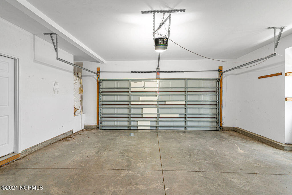 100548964 | Photo 39