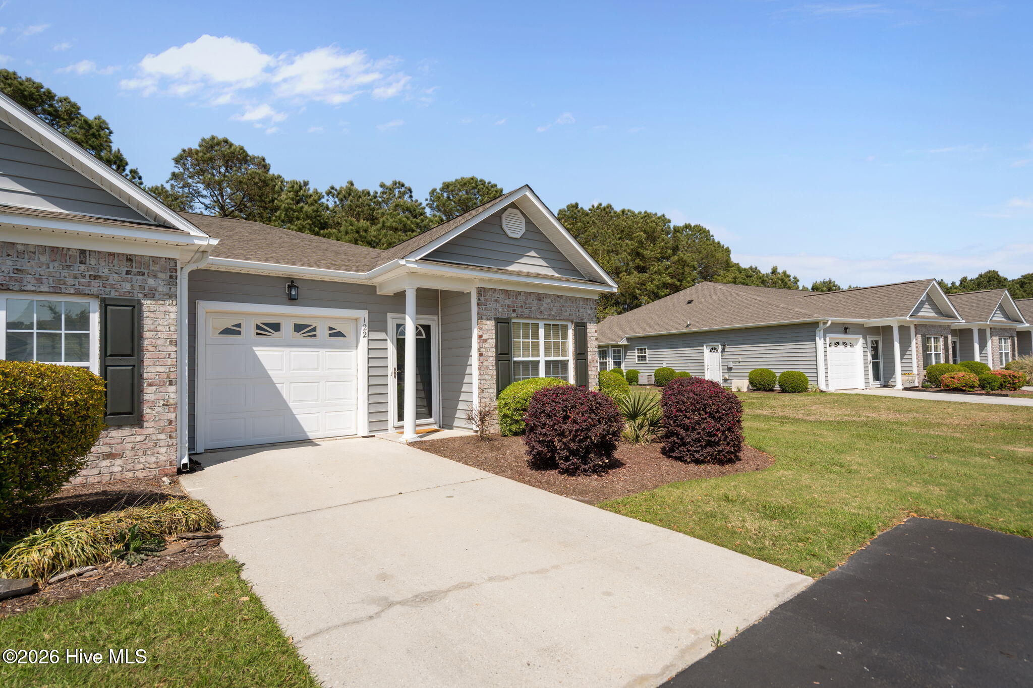 100569806 | Photo 51