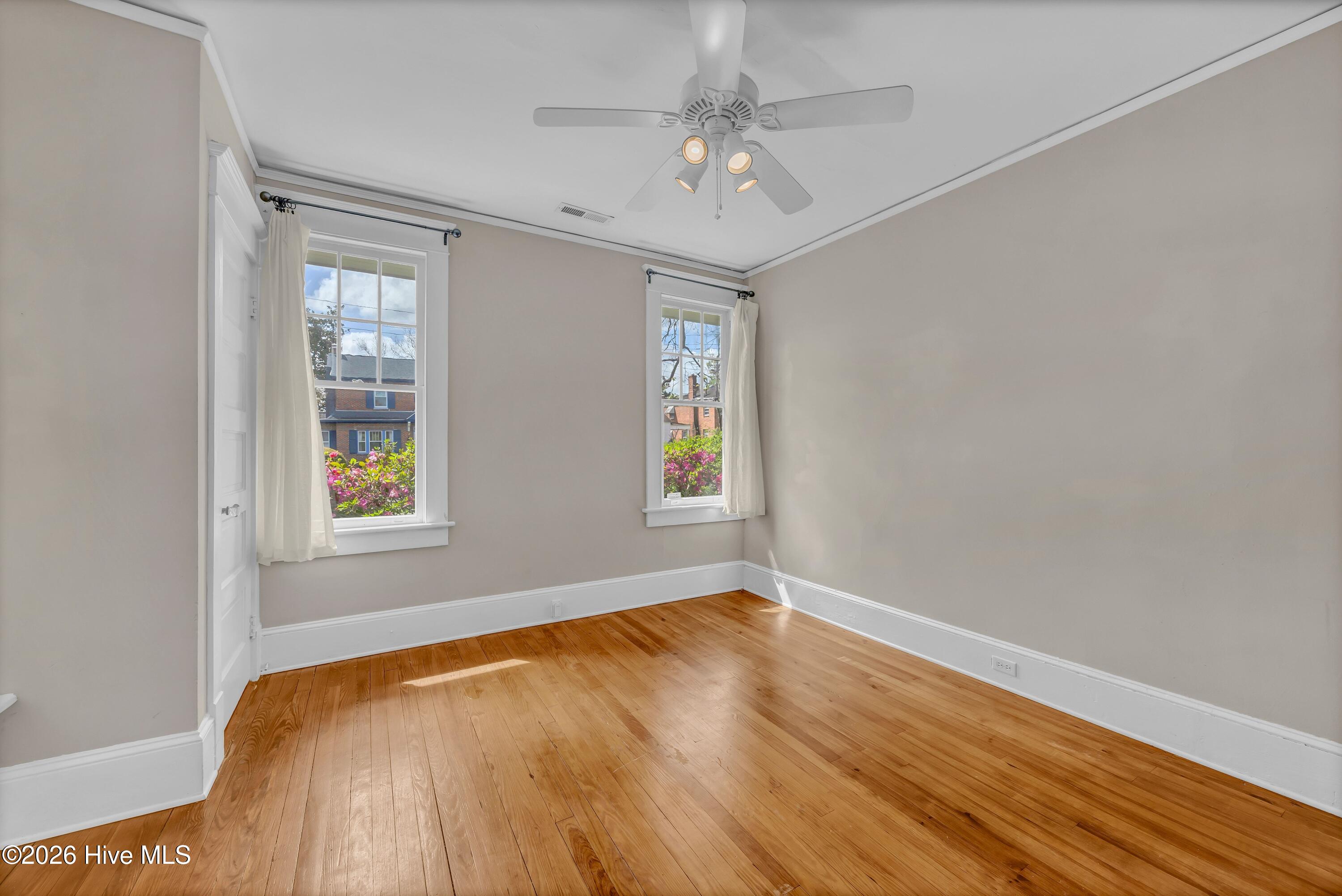 100565341 | Photo 15