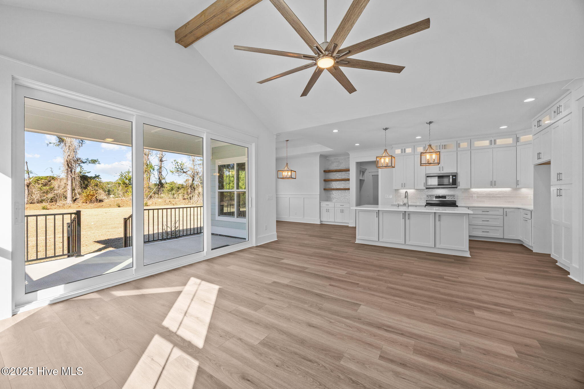 100532112 | Photo 18