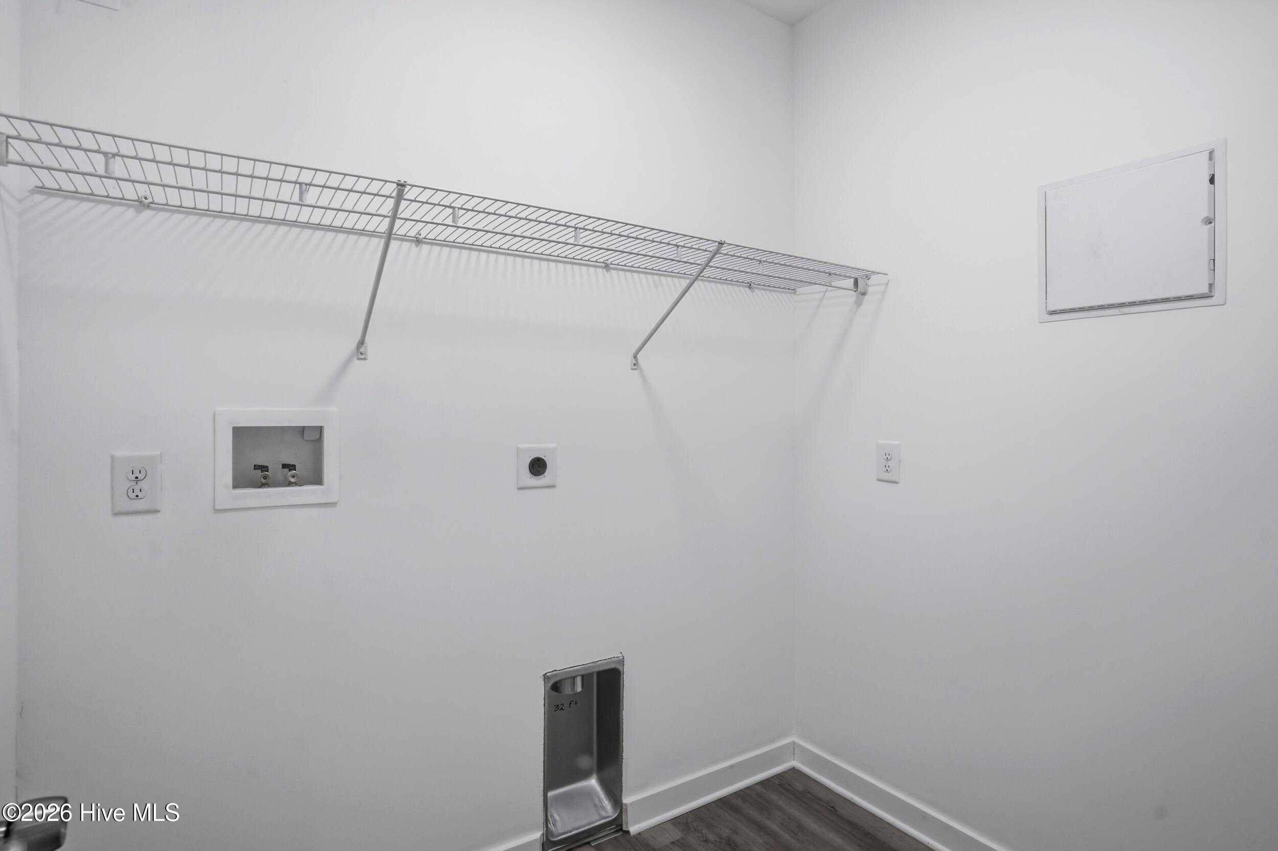 100558346 | Photo 32